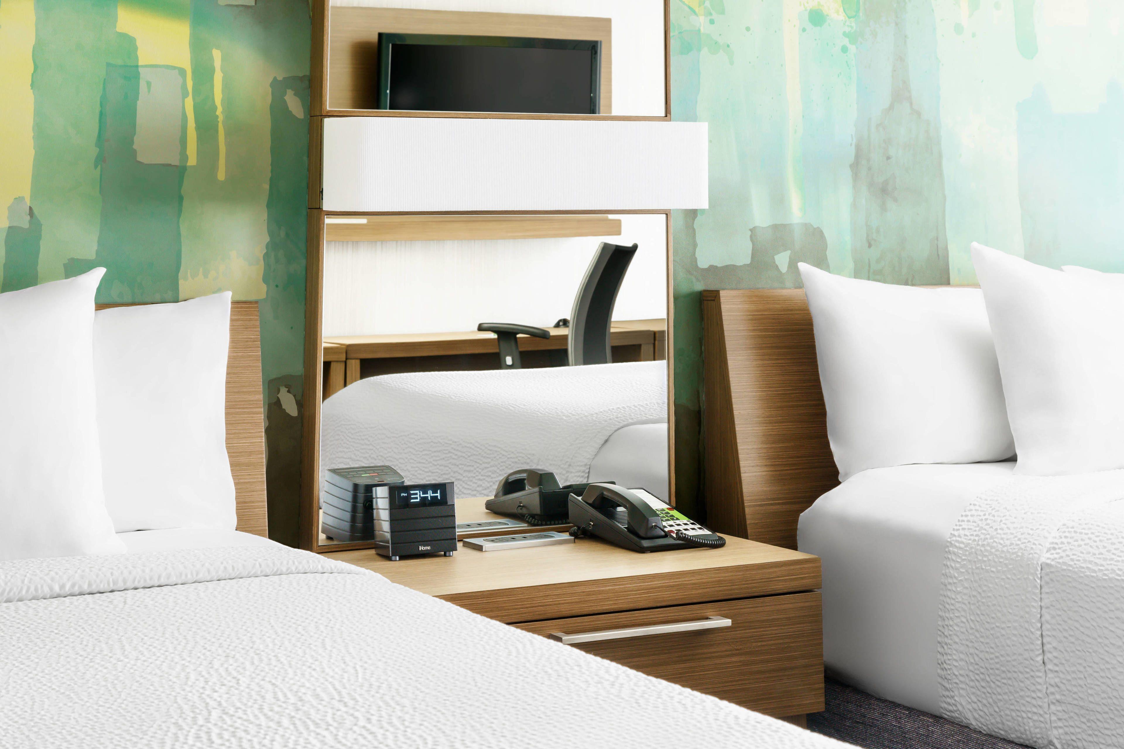 Courtyard By Marriott Downtown/magnificent Mile Hotel