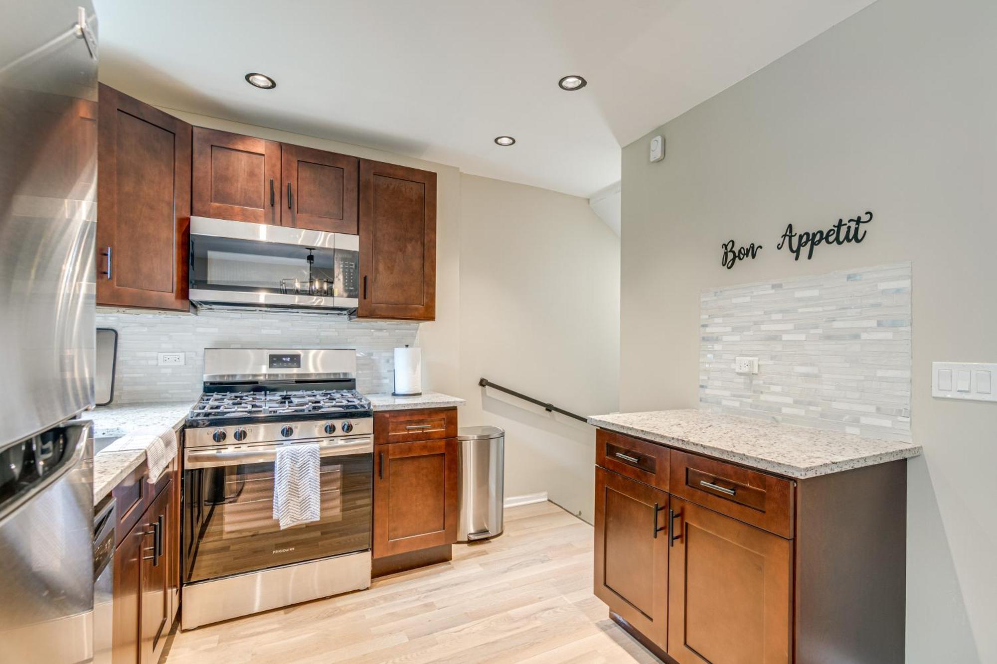 2 Mi To South Shore Urban Retreat With Yard