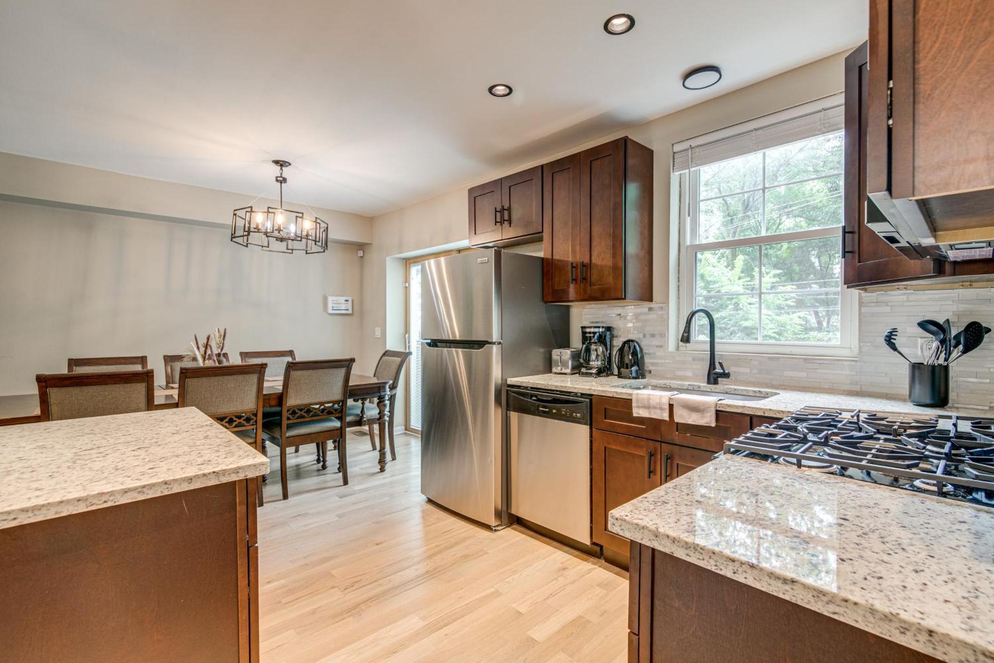 2 Mi To South Shore Urban Retreat With Yard Holiday home