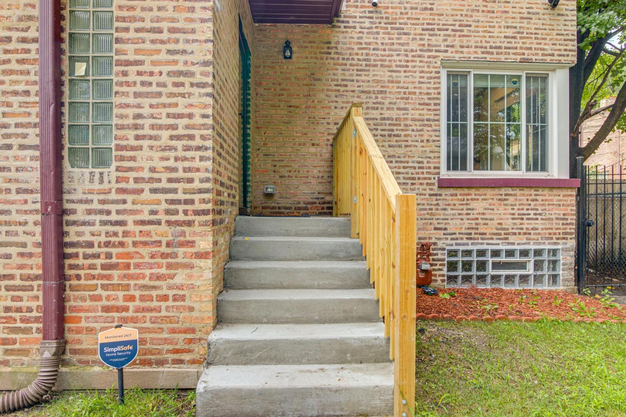 2 Mi To South Shore Urban Retreat With Yard *