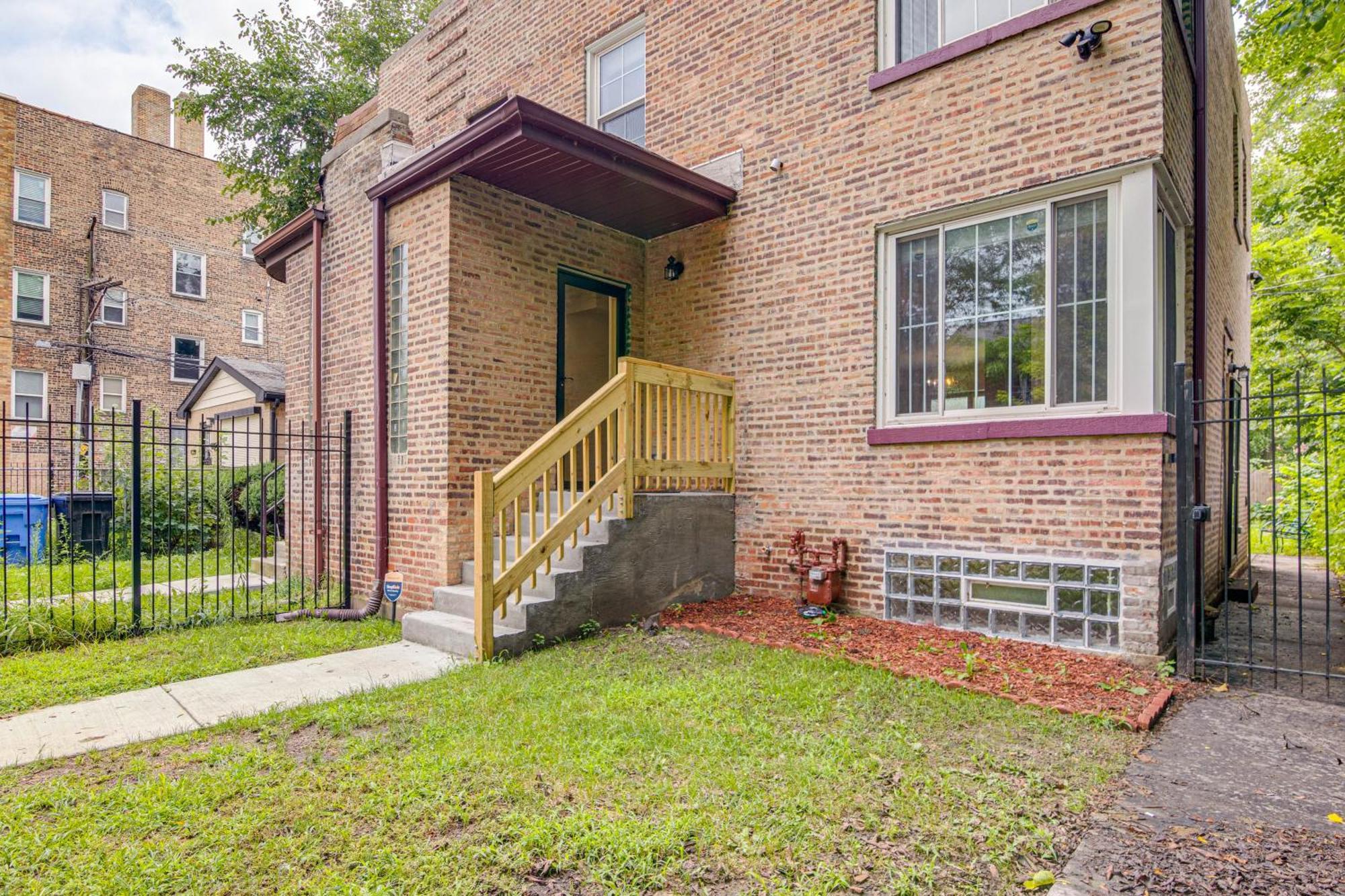 2 Mi To South Shore Urban Retreat With Yard Chicago