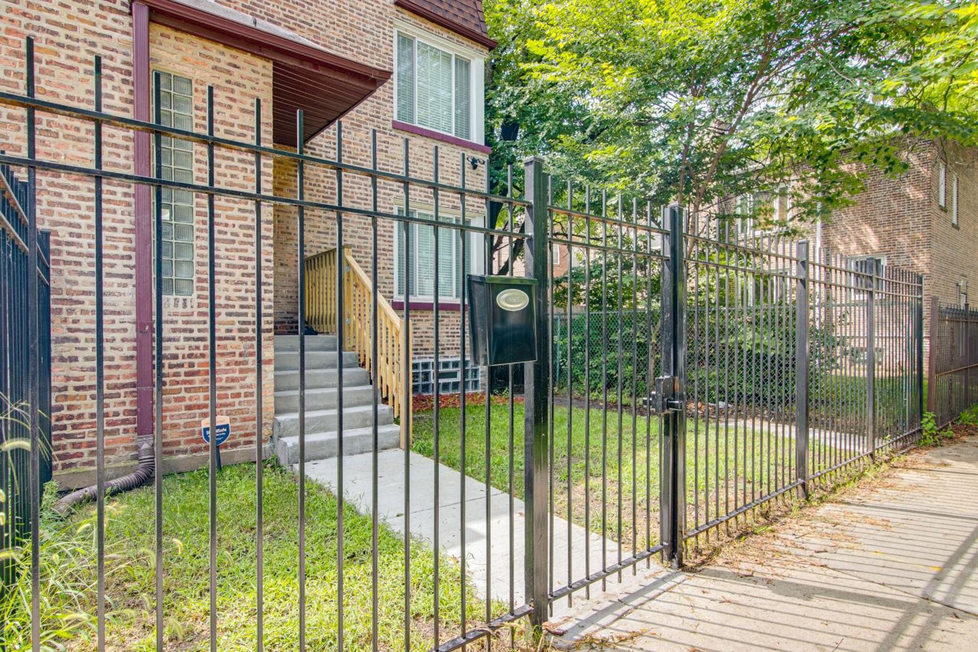 2 Mi To South Shore Urban Retreat With Yard * Chicago