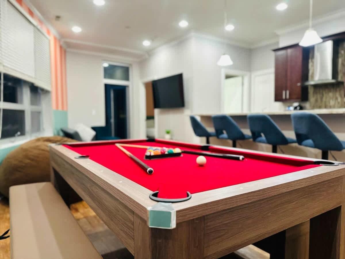 1 Garage Parking Pool Table Up To 1gb Wifi Speed Chicago