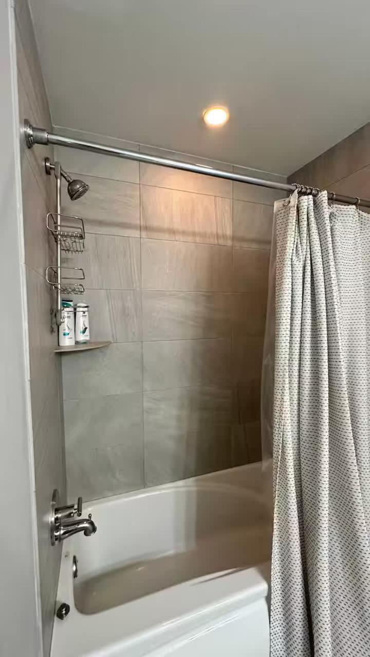 Apartment 1 Garage Parking Pool Table Up To 1gb Wifi Speed Chicago