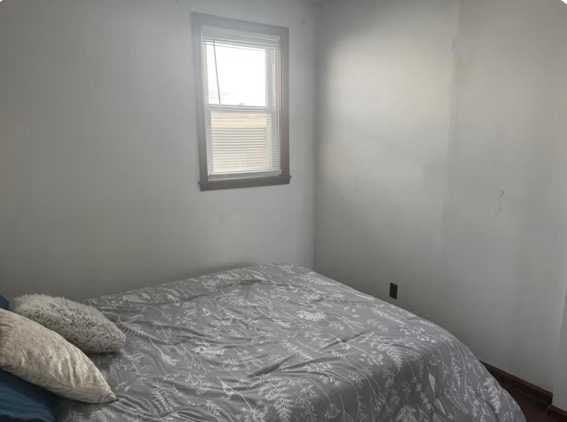 Location! Location! 2bd 1bth Spacious Apartment! Apartment *