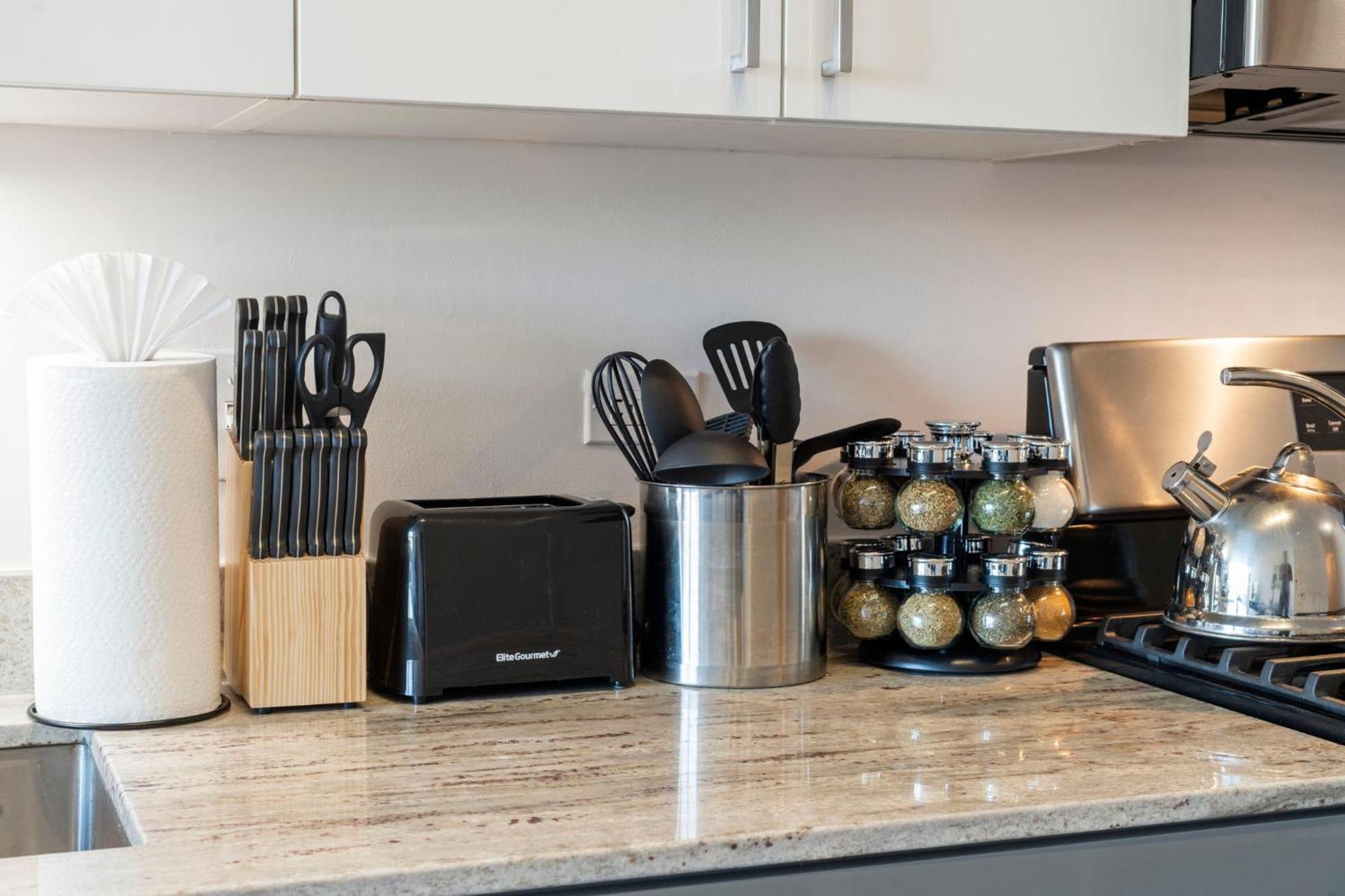 New Modern 1br Escape Chicago