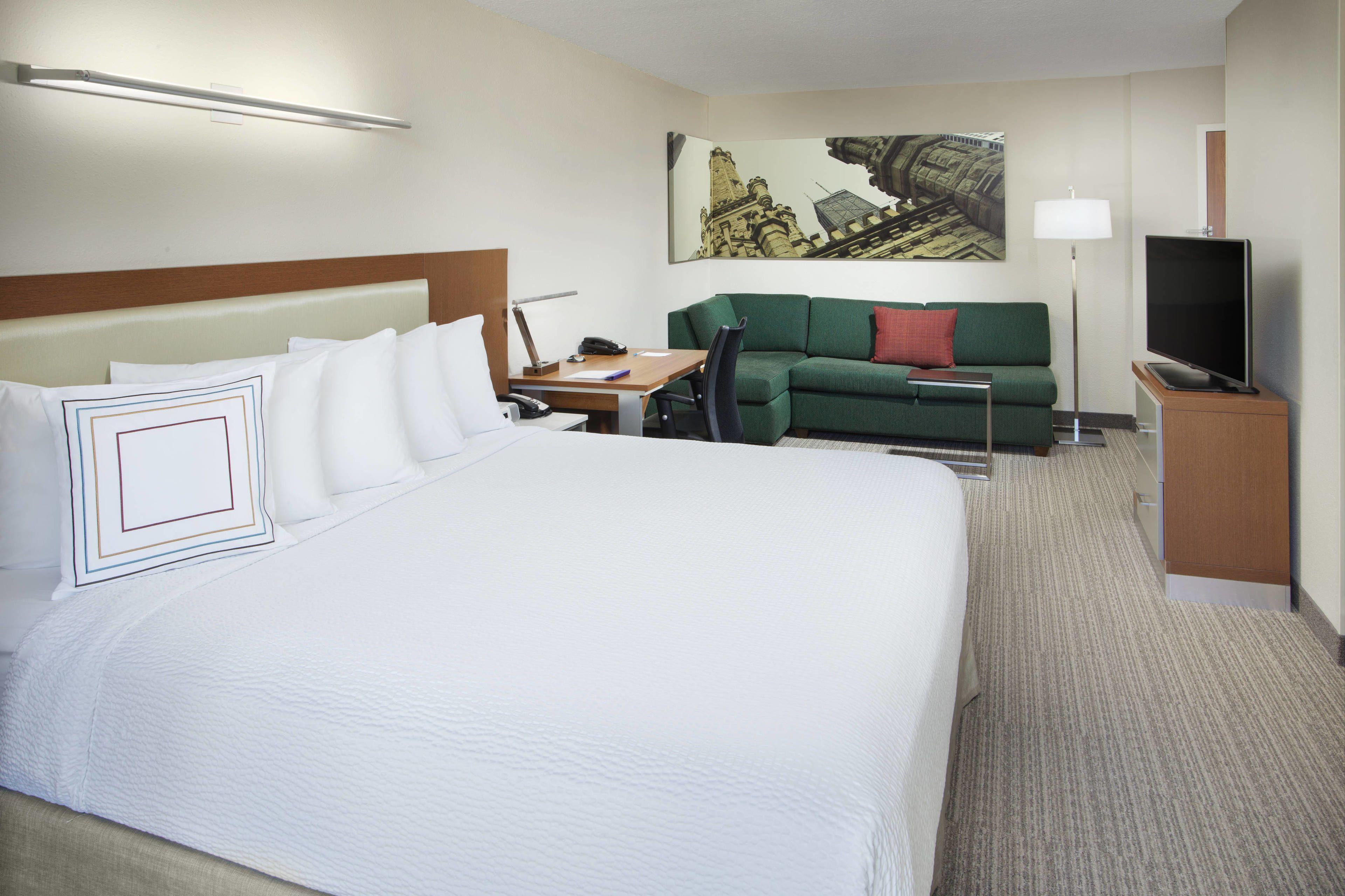 Springhill Downtown/river North Hotel 3*