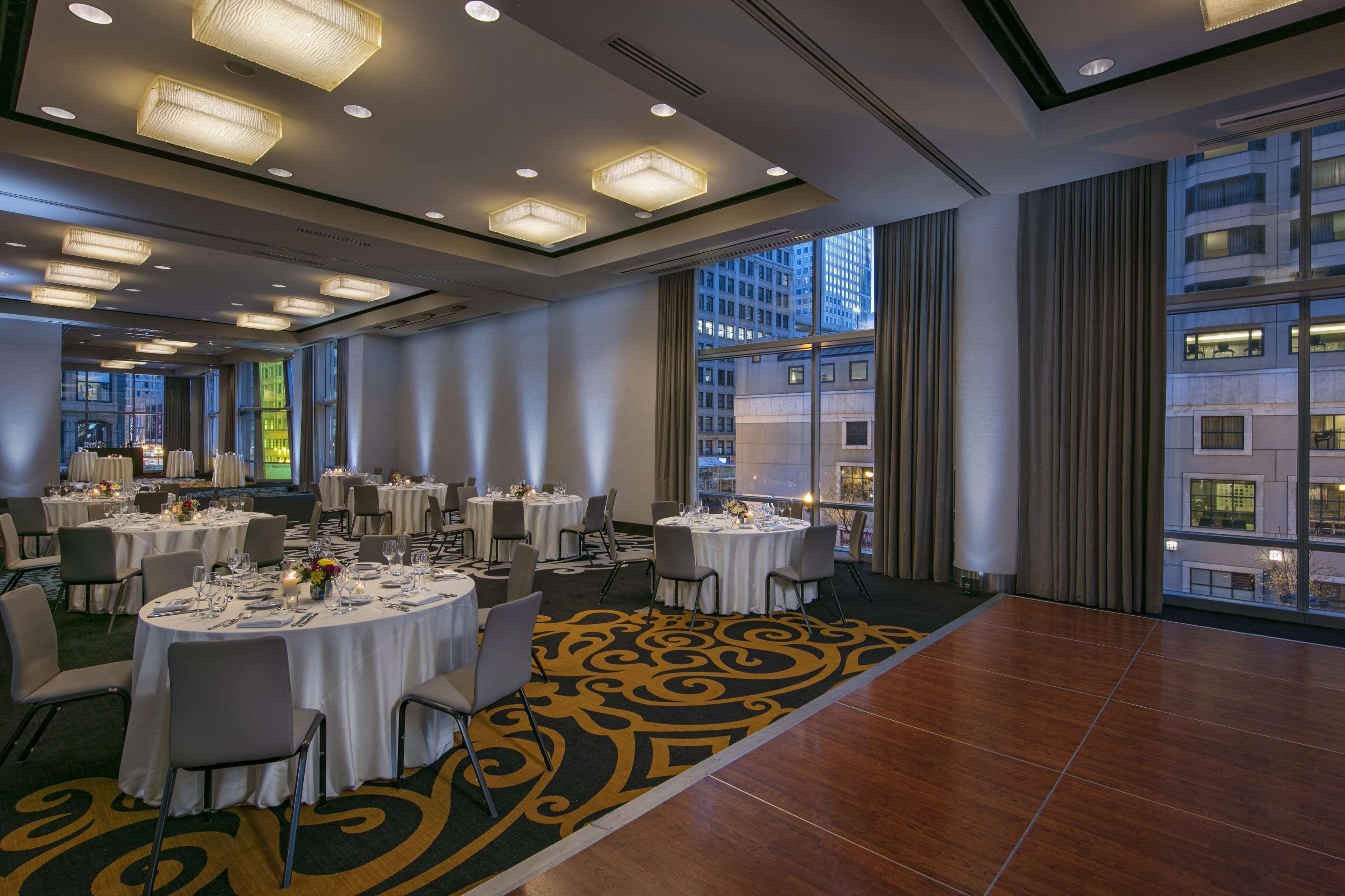 Thewit Chicago, A Hilton Hotel