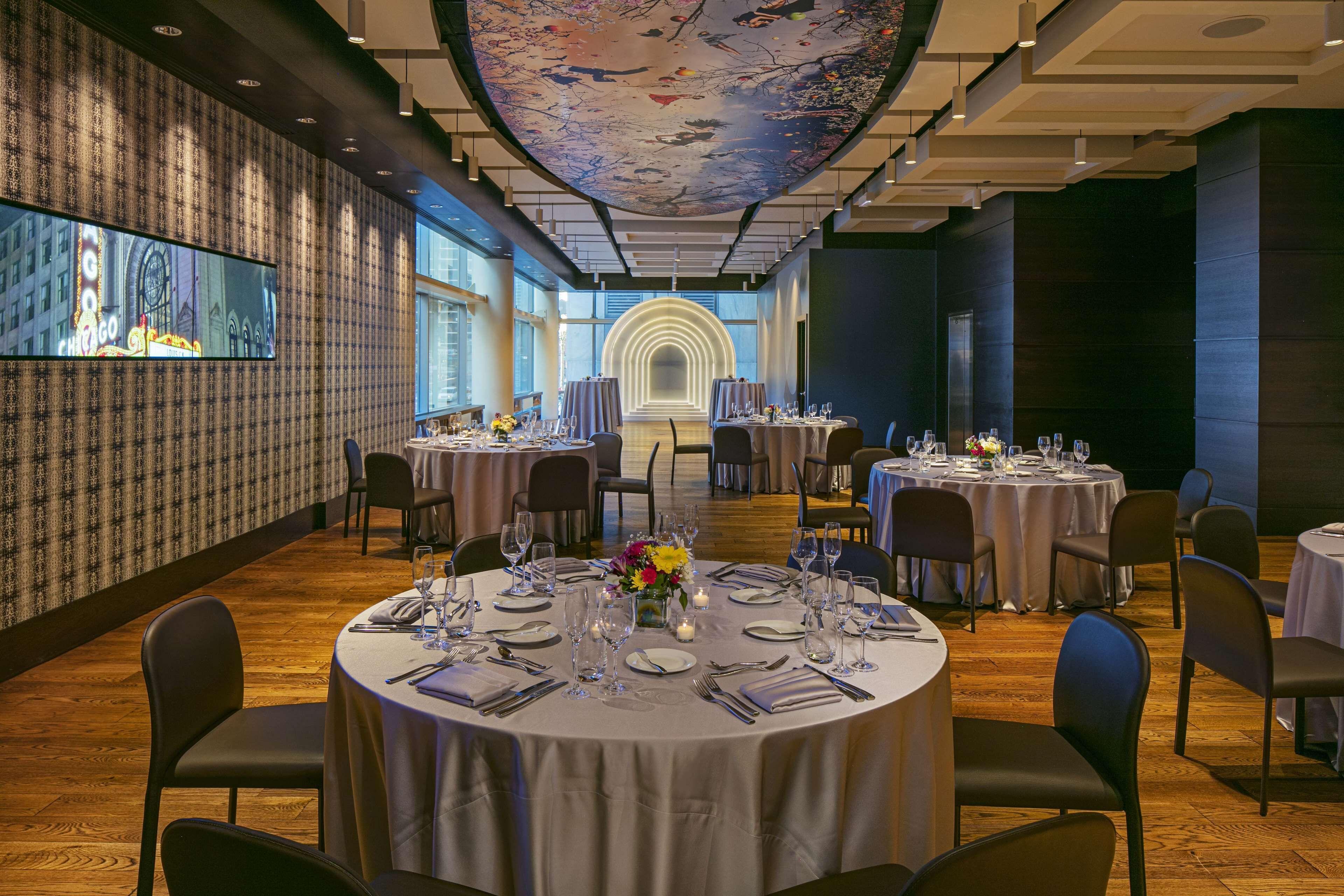 Thewit Chicago, A Hilton Hotel Chicago