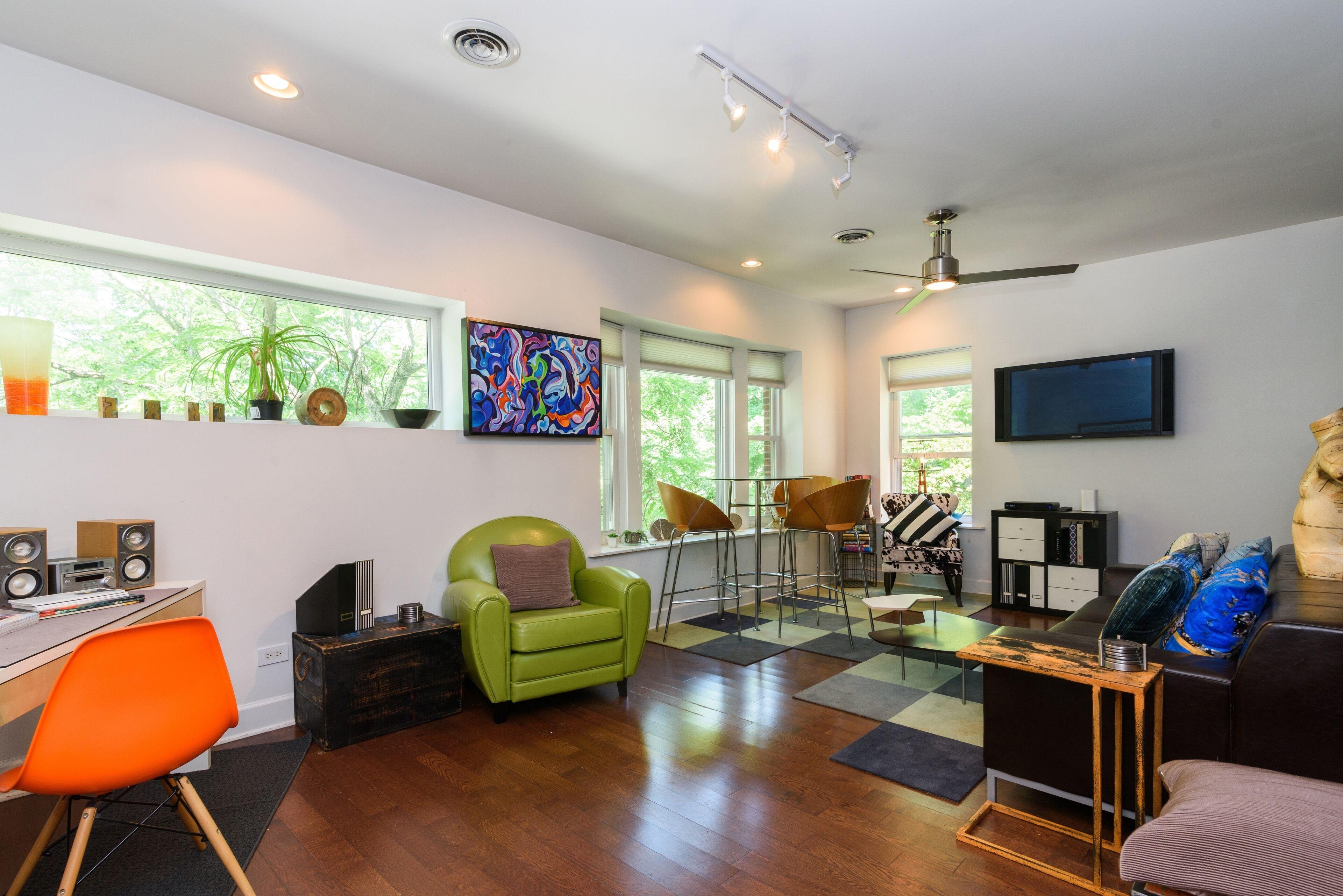 House 5863- Chicago's Premier 4* Chicago