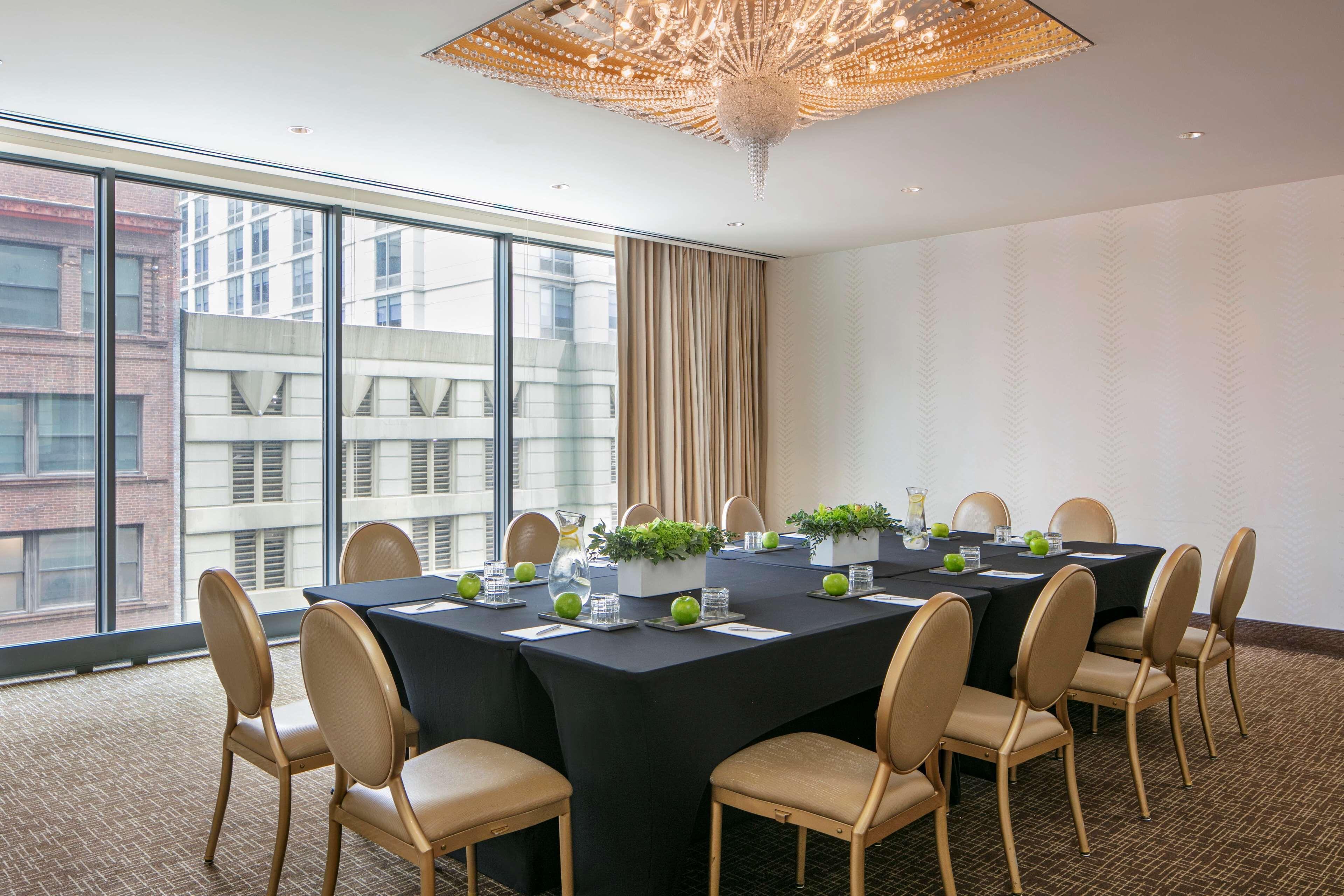 Hotel The Royal Sonesta River North