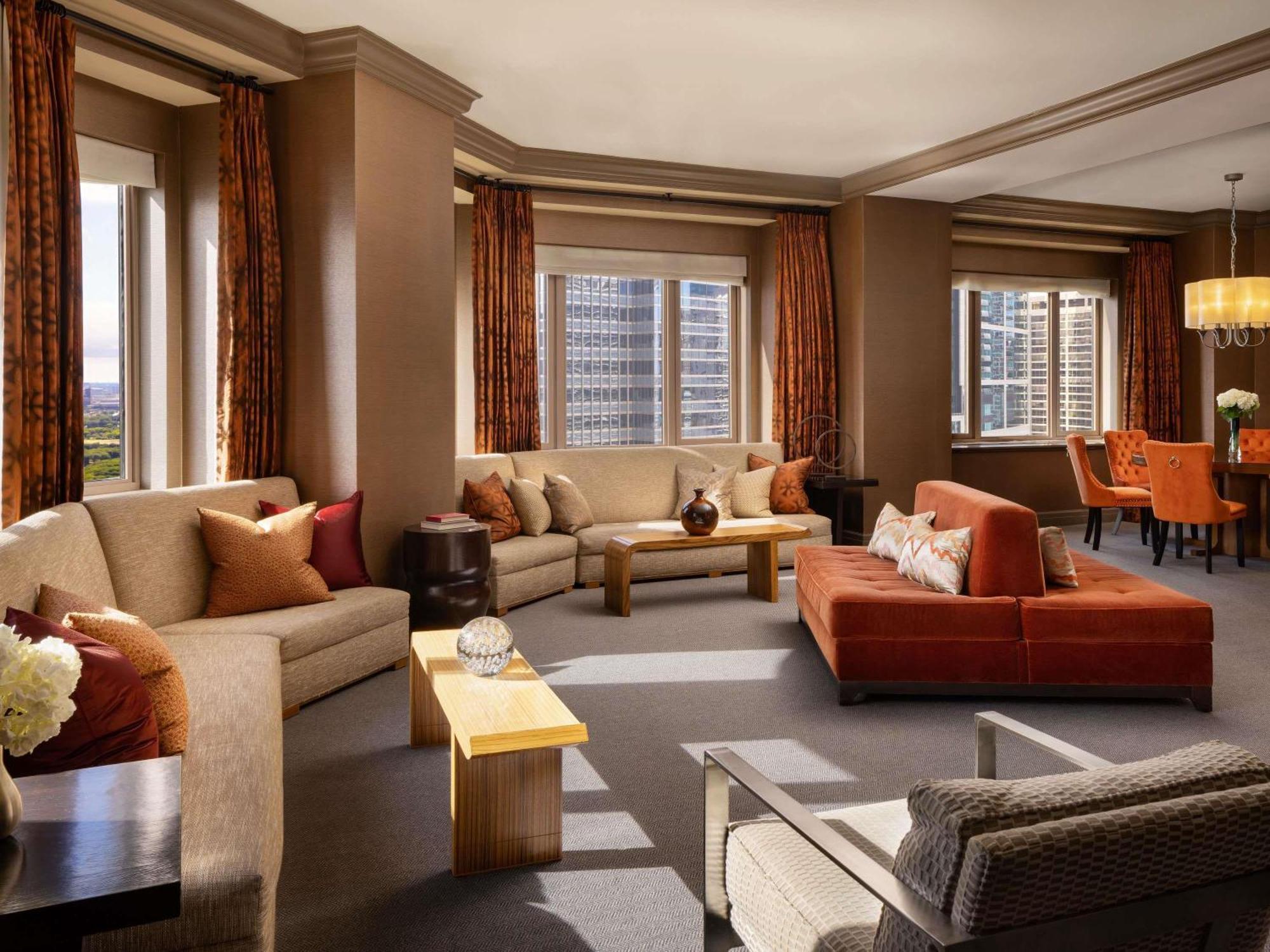 Fairmont Millennium Park 4*