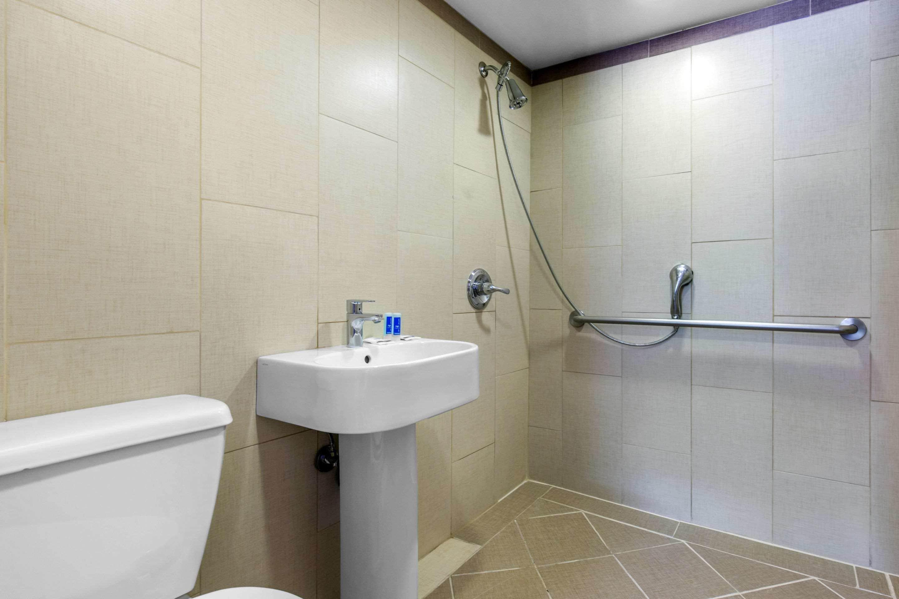 Rodeway North Shore - Lincolnwood 2*