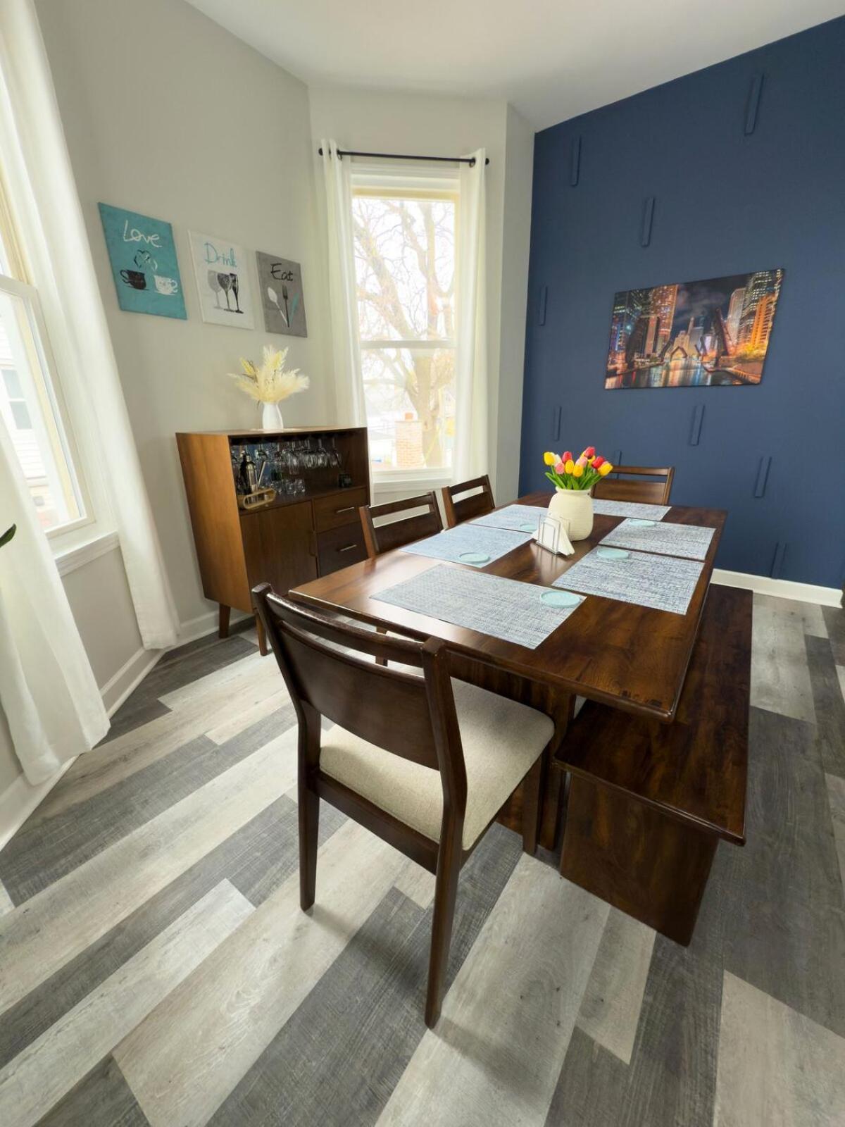Stylish 2bedroom W Games & Free Parking *