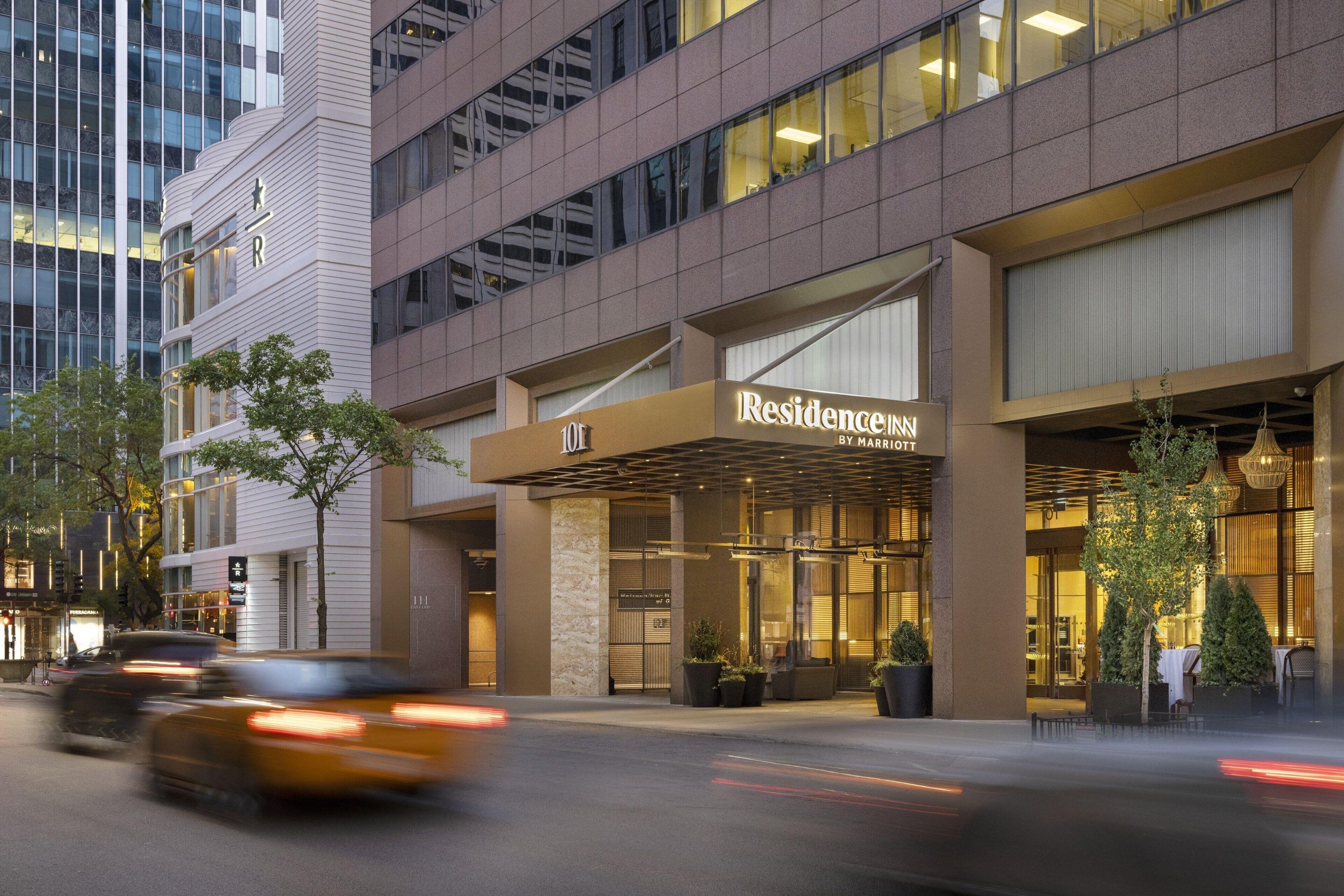 By Marriott Downtown Magnificent Mile 3* Chicago