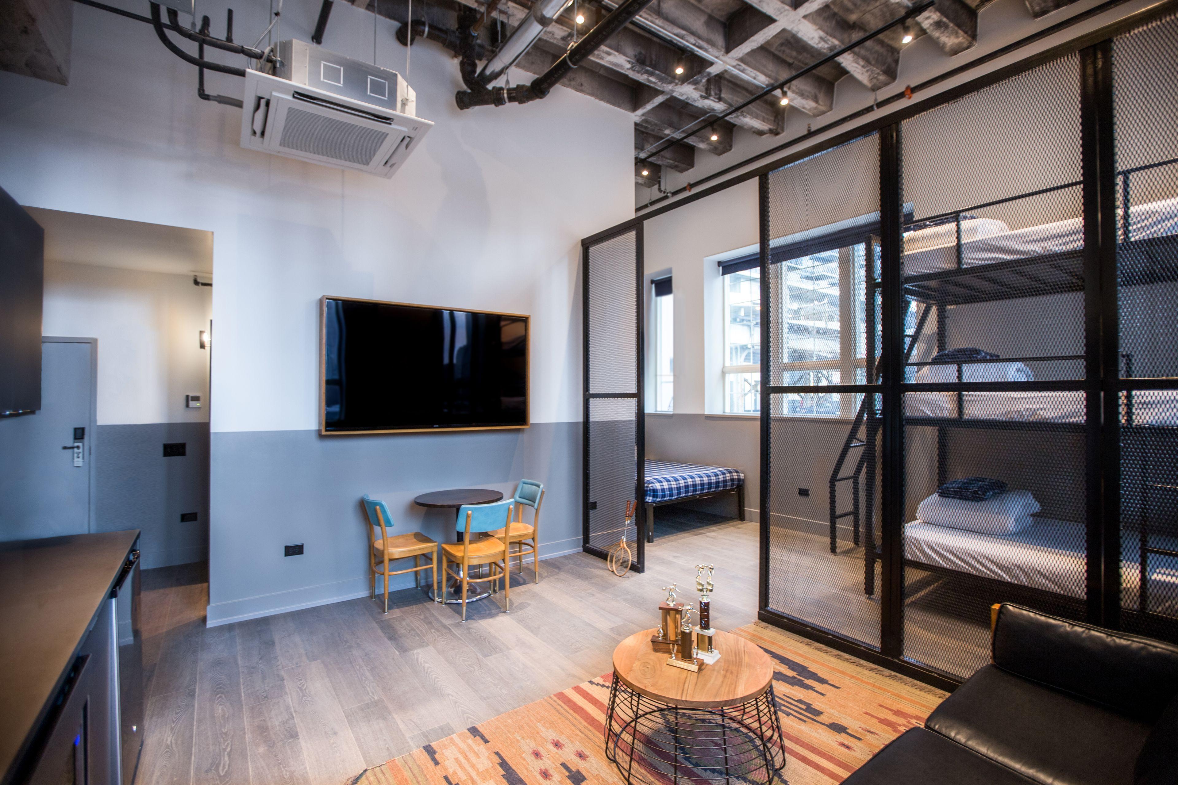 Hotel The Collection River North 3*