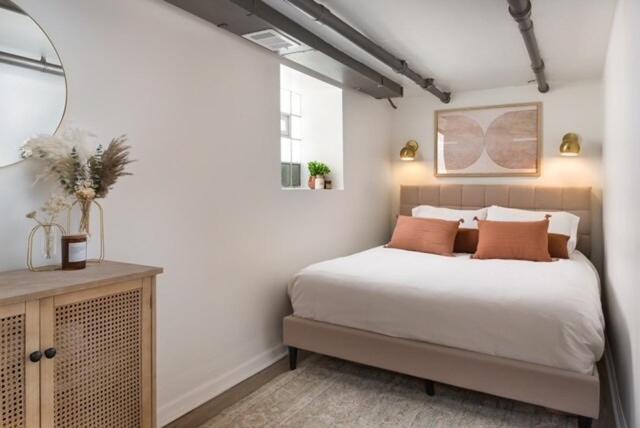 Two Bedroom Garden Apartment Chicago