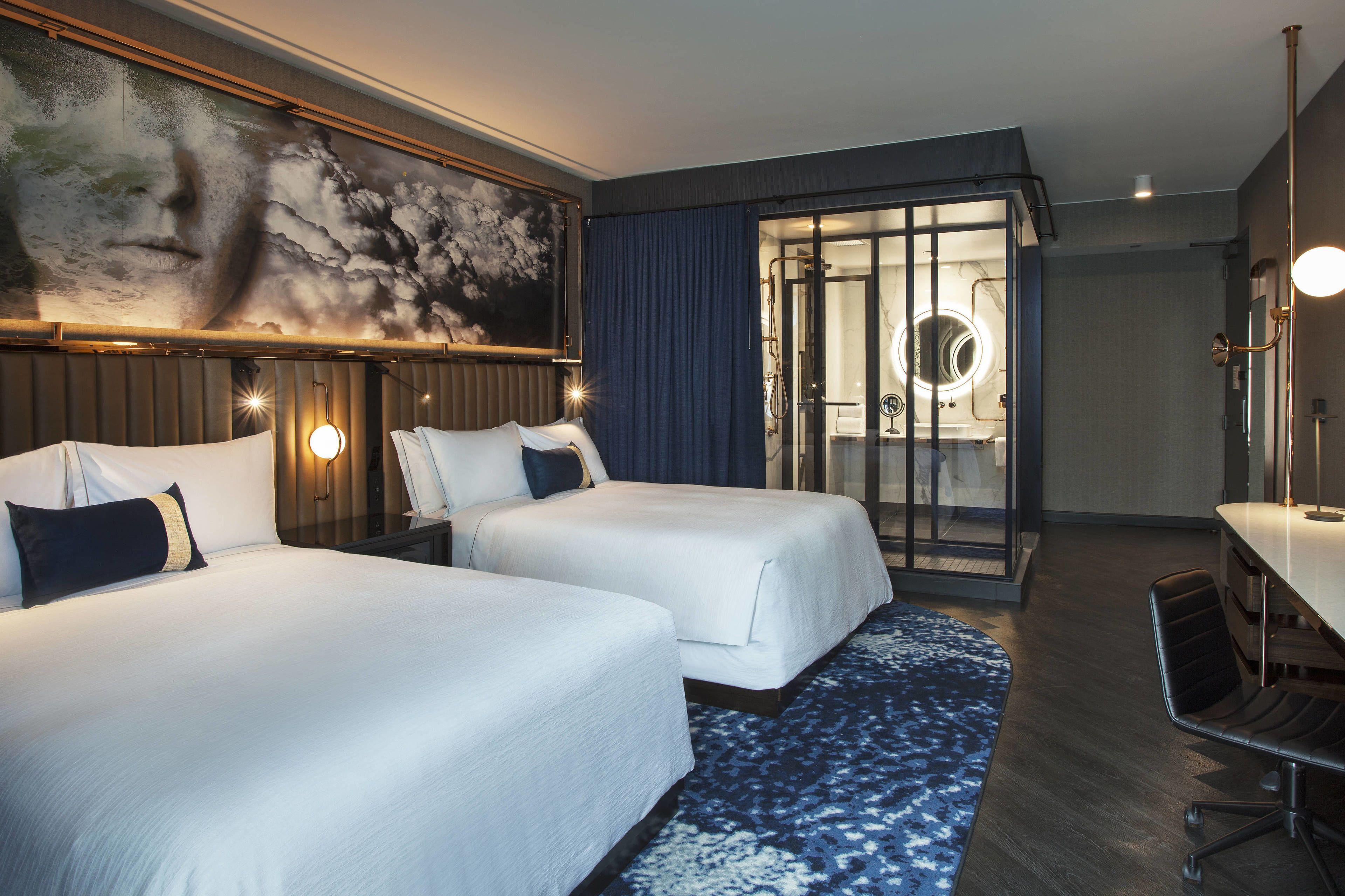 Emc2, Autograph Collection Chicago