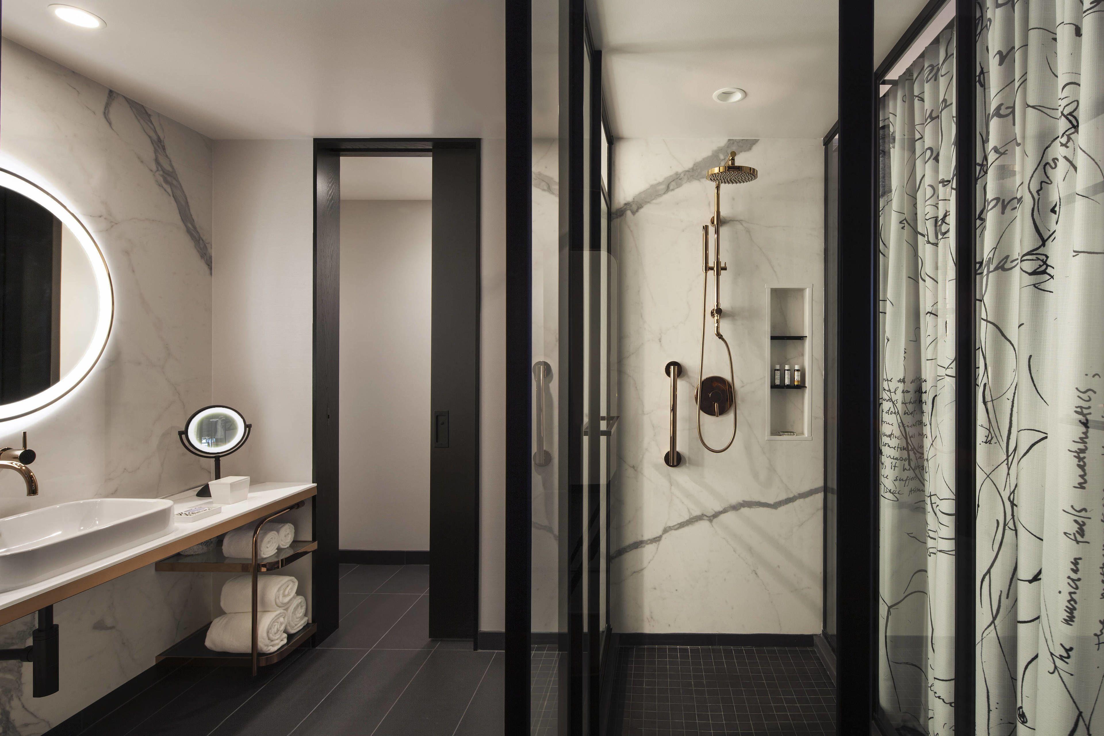 Emc2, Autograph Collection 4* Chicago