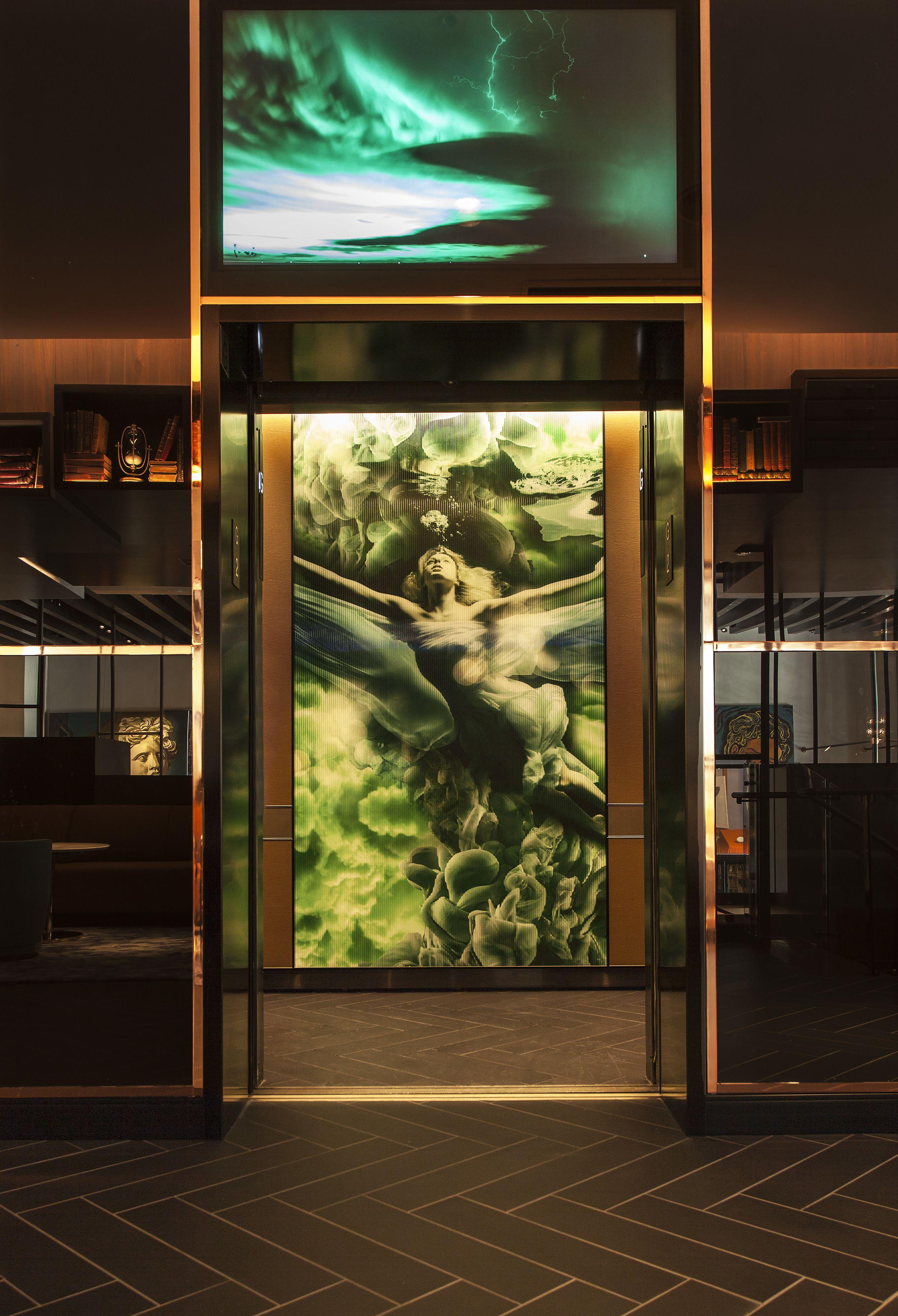 Emc2, Autograph Collection 4* Chicago