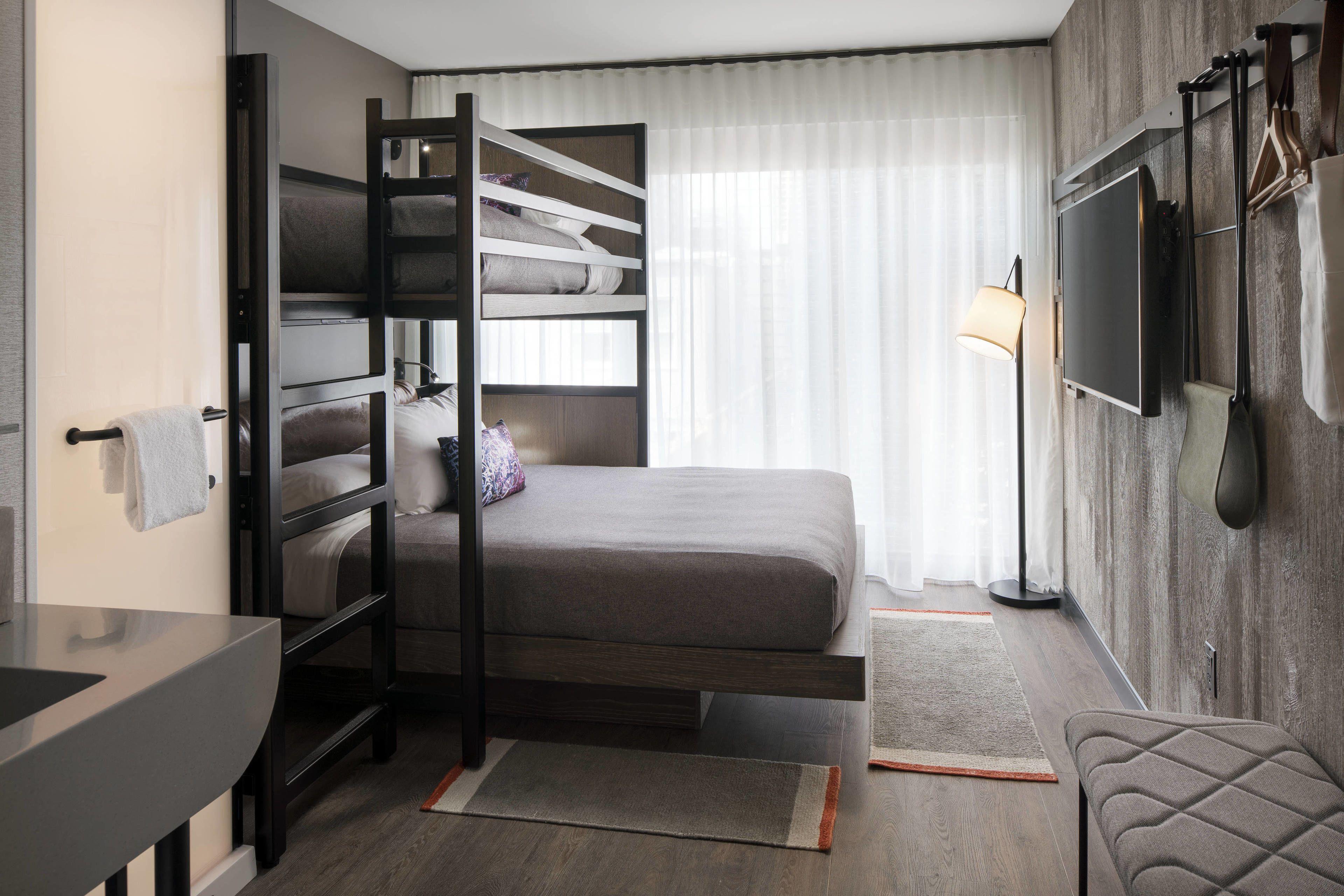 Hotel Moxy Downtown