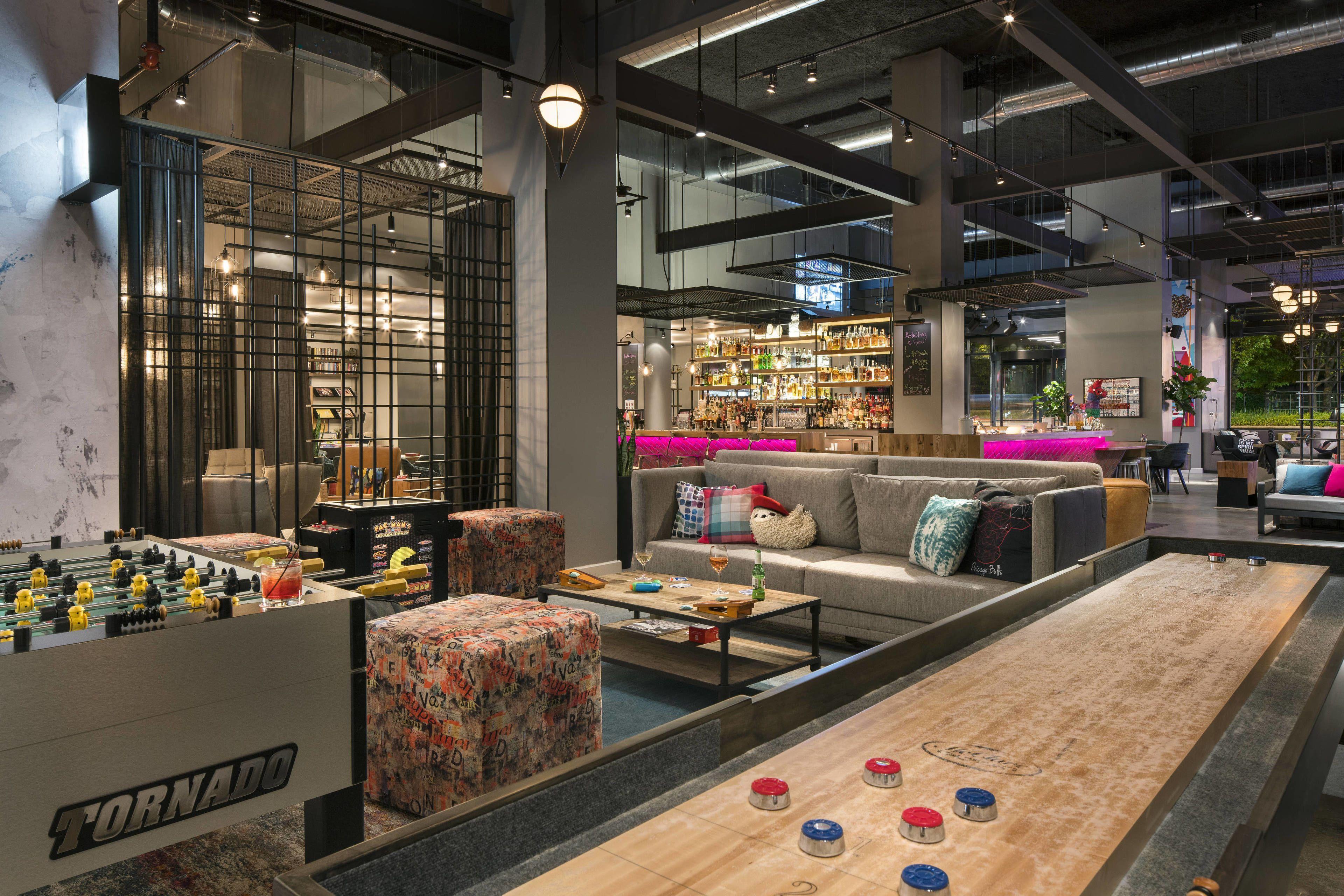 Hotel Moxy Downtown Chicago