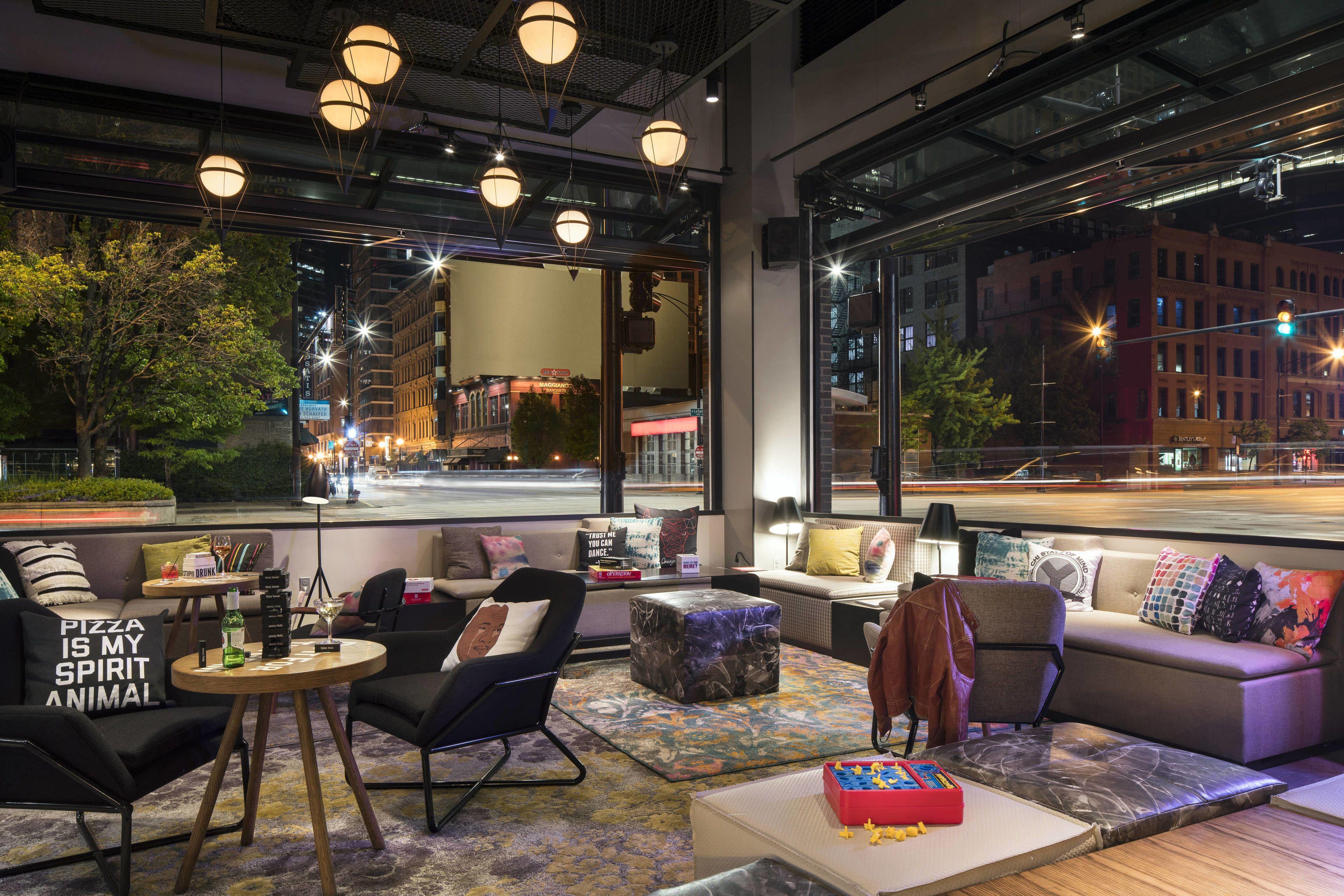 Hotel Moxy Downtown 3*