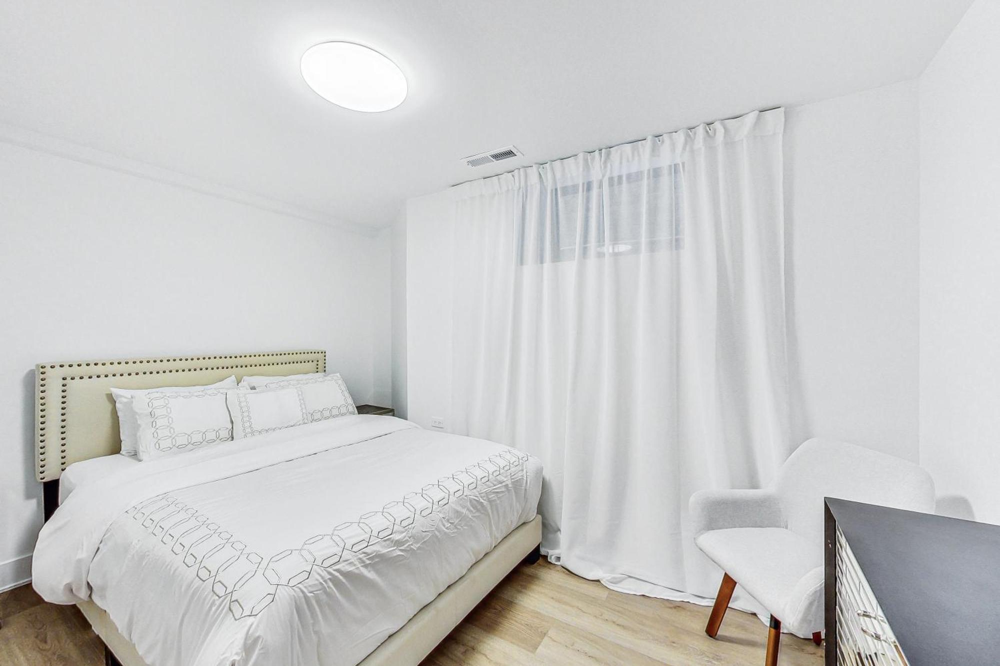 Apartment East Lincoln Park Gem Spacious 4 Br *