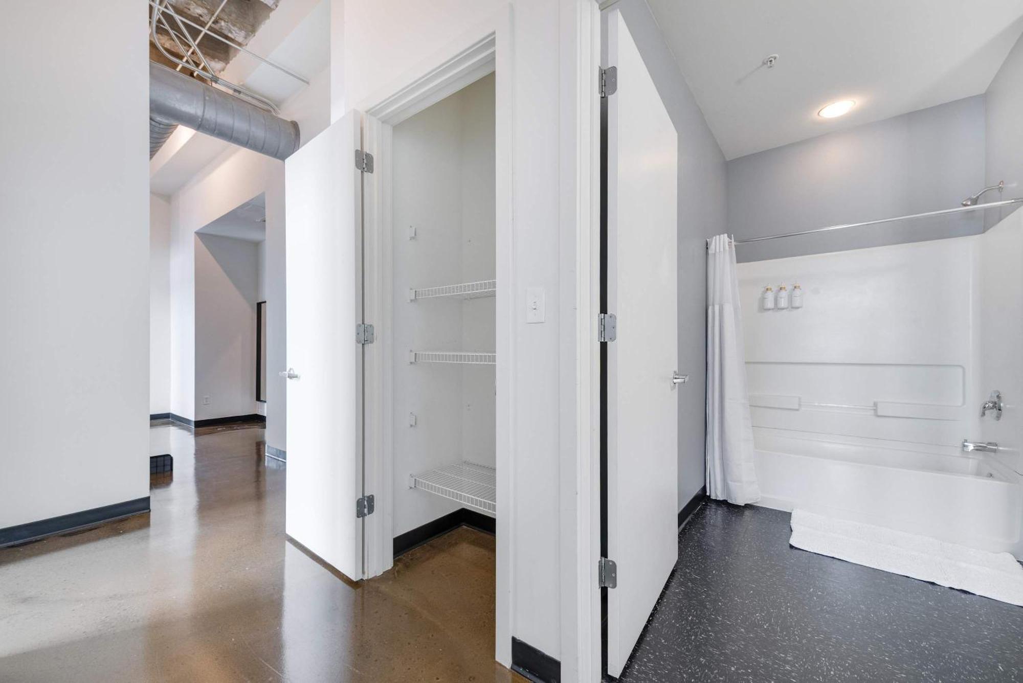 West Loop - Views With In & Out Parking 1 * Chicago