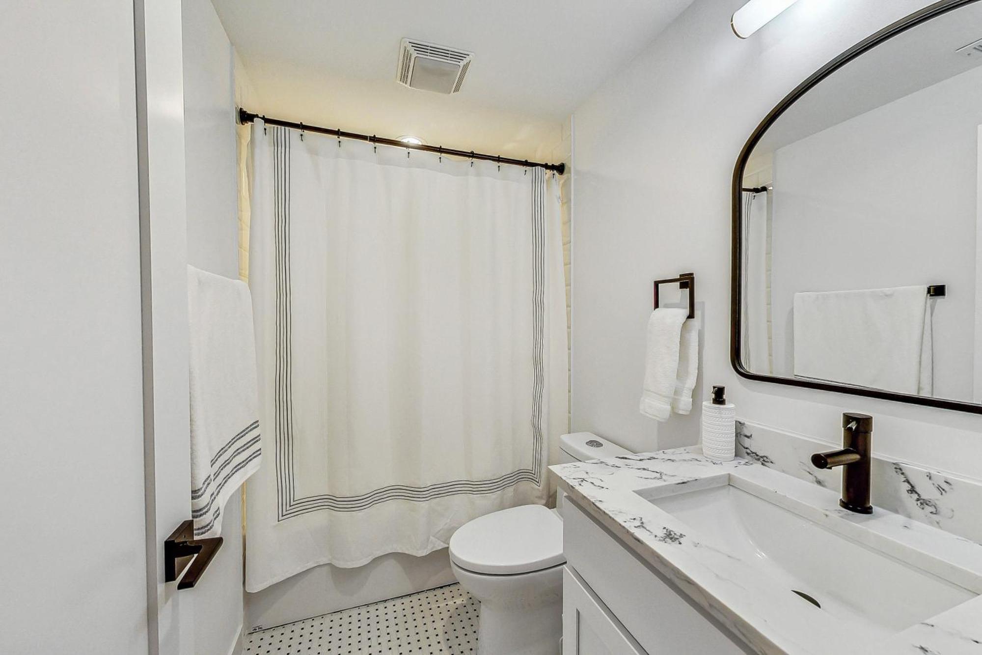 Apartment East Lincoln Park Gem Spacious 4 Br *