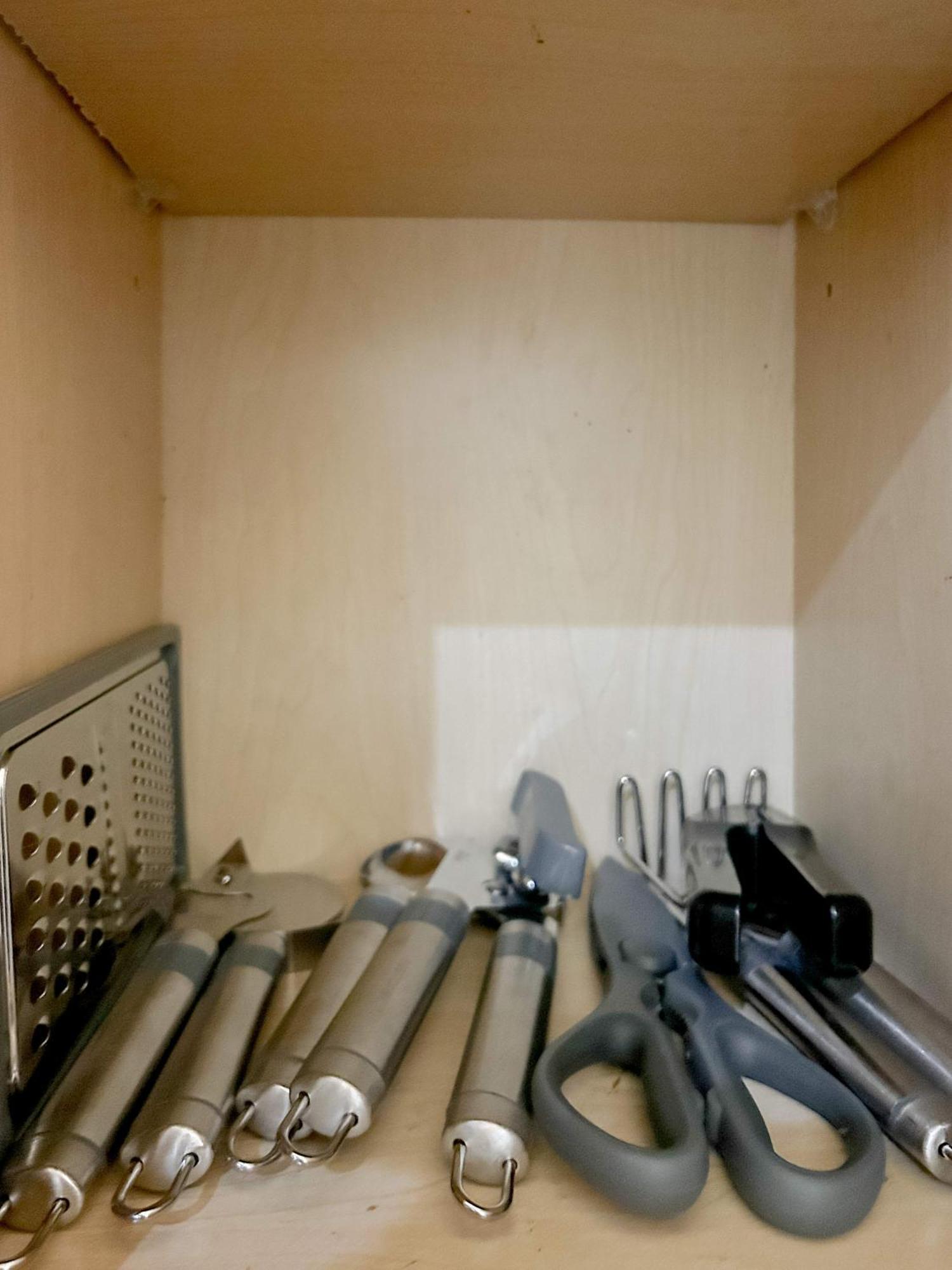 West Loop - Views With In & Out Parking 3 Apartment