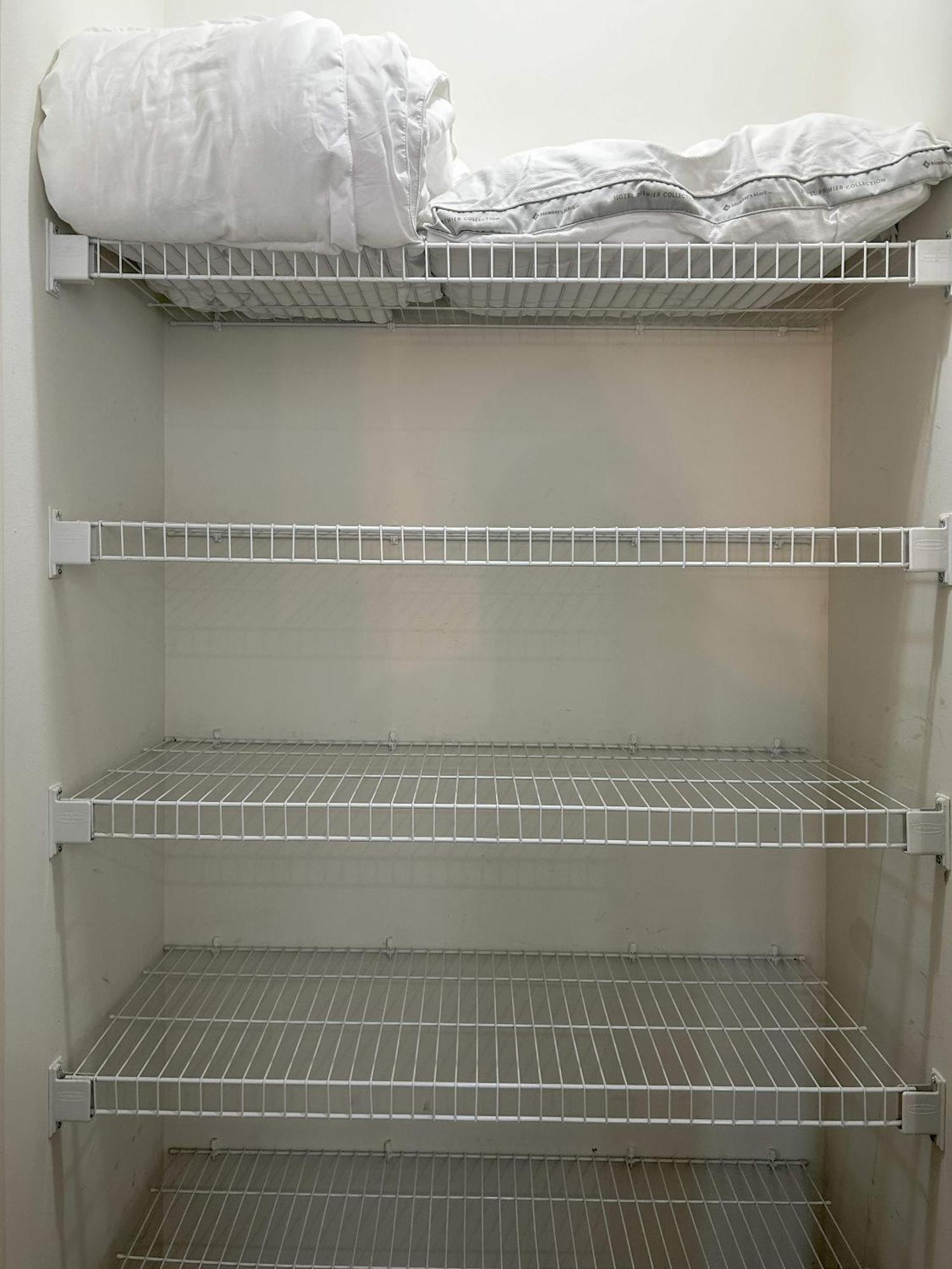 West Loop - Views With In & Out Parking 6 *