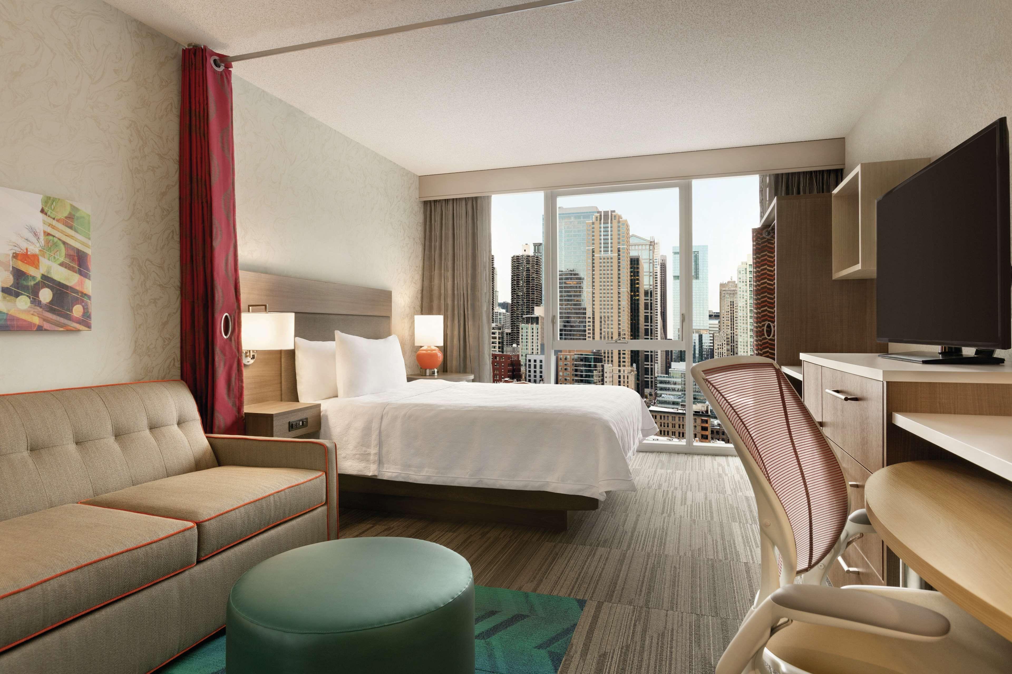 Hotel Home2 By Hilton River North Chicago