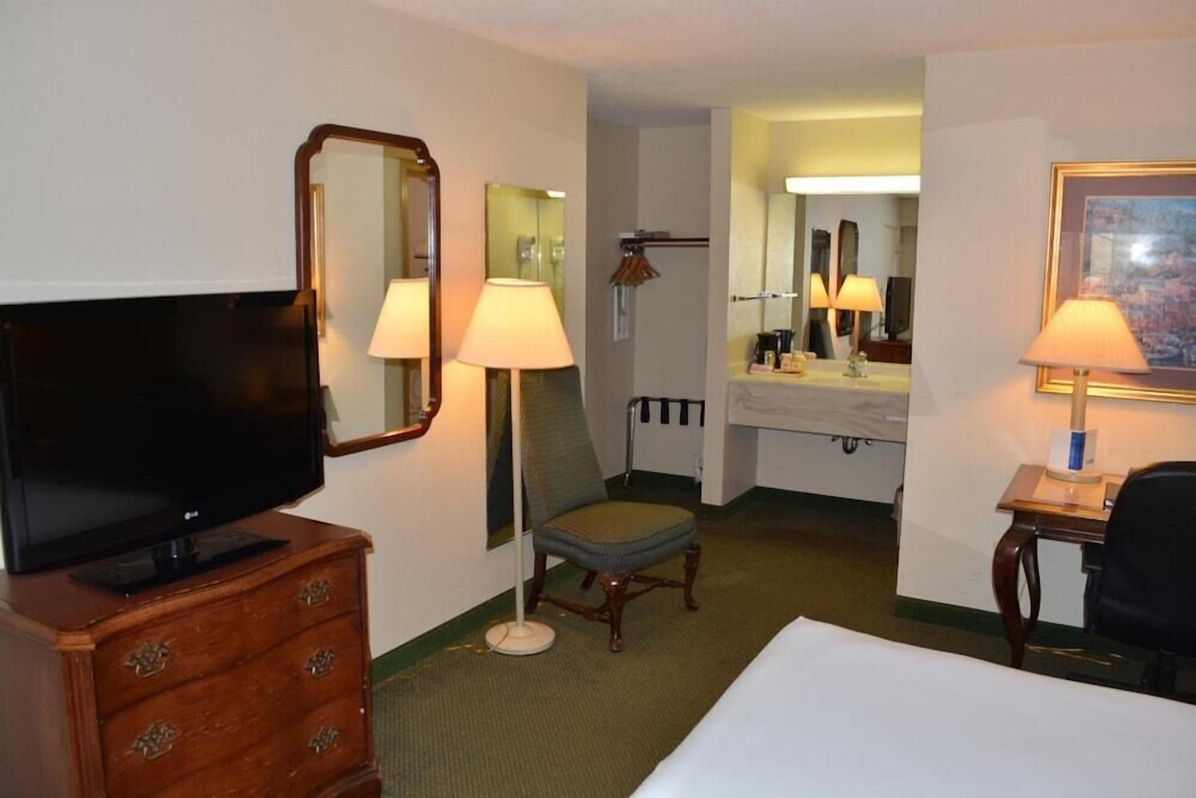 Shore Hotel 3*