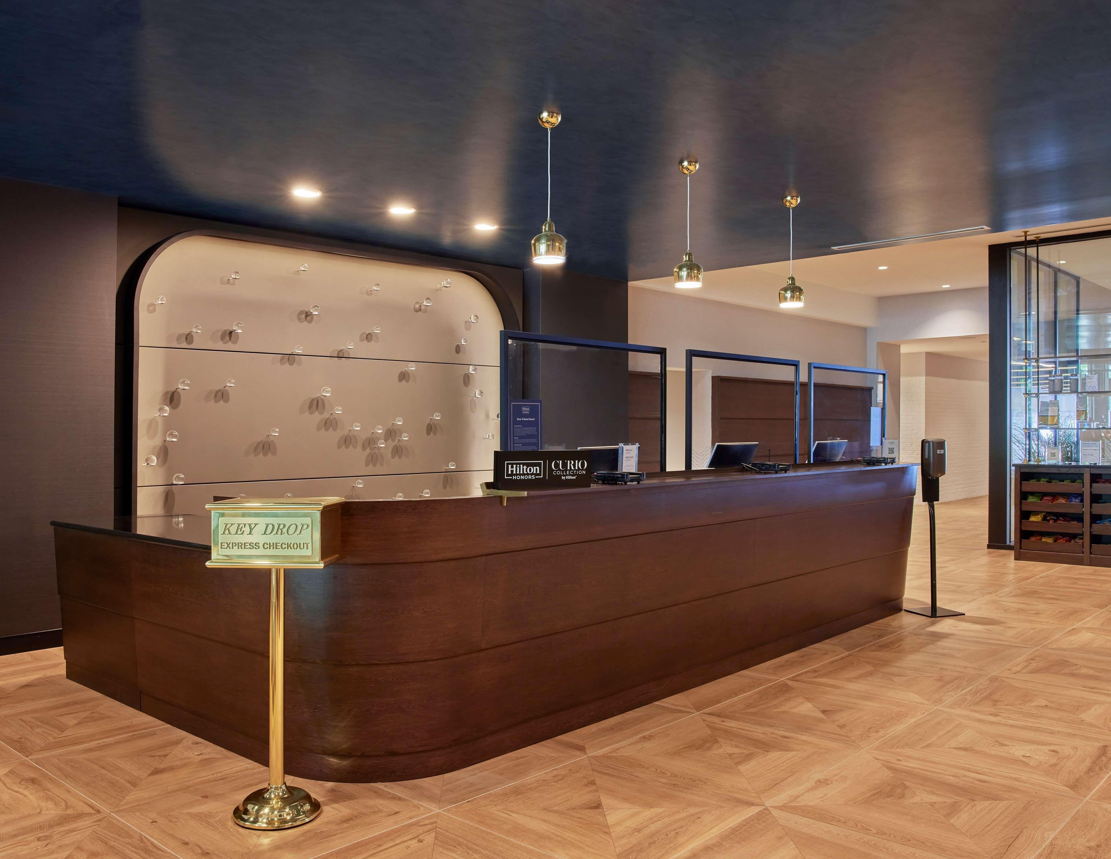 Sable At Navy Pier Chicago, Curio Collection By Hilton Hotel Chicago