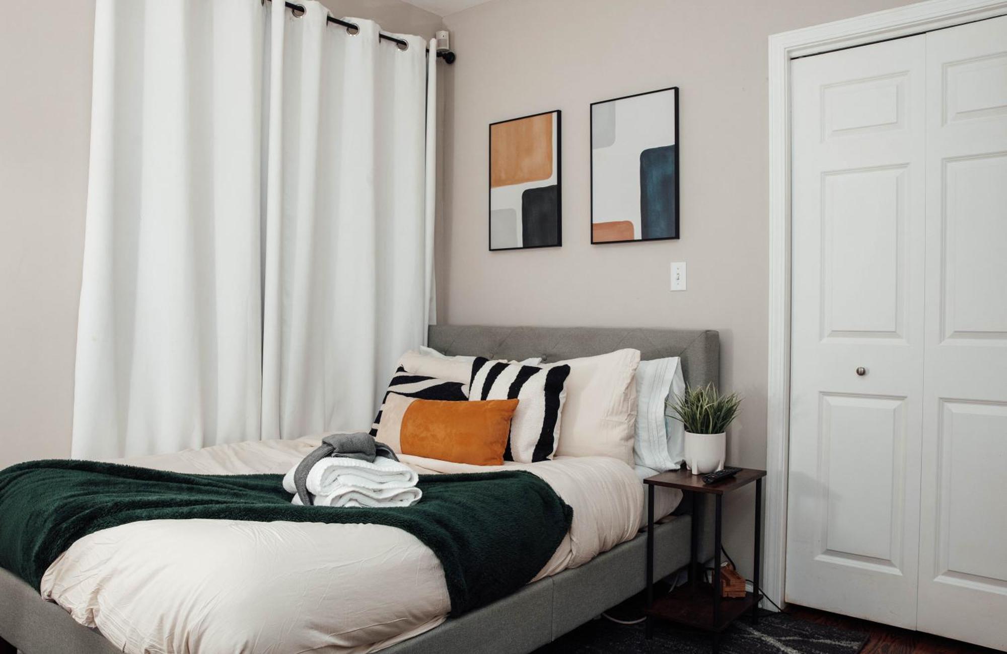 Modern & Spacious By Northwestern Hospital Bronzeville Apartment