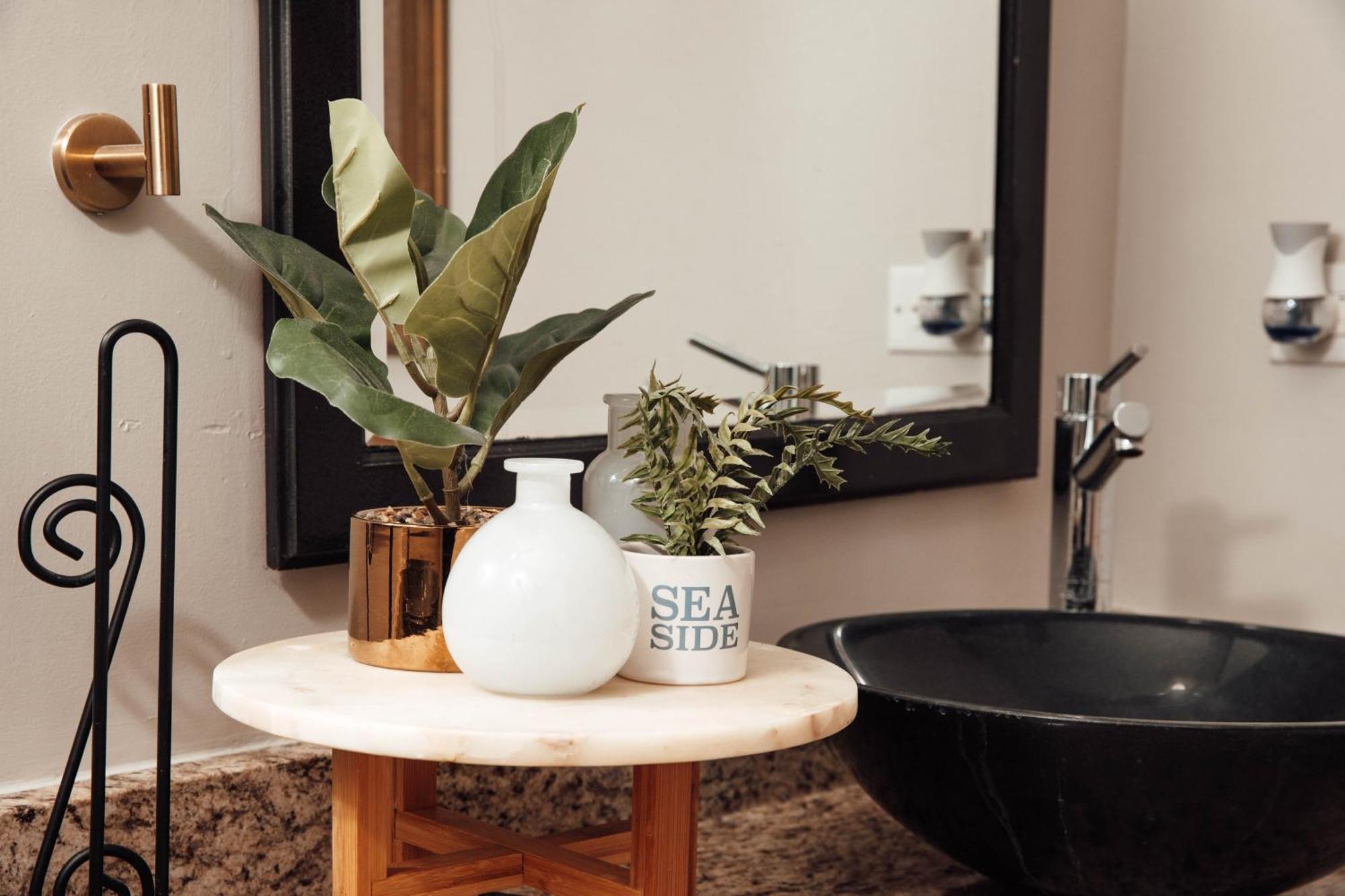 Modern & Spacious By Northwestern Hospital Bronzeville *