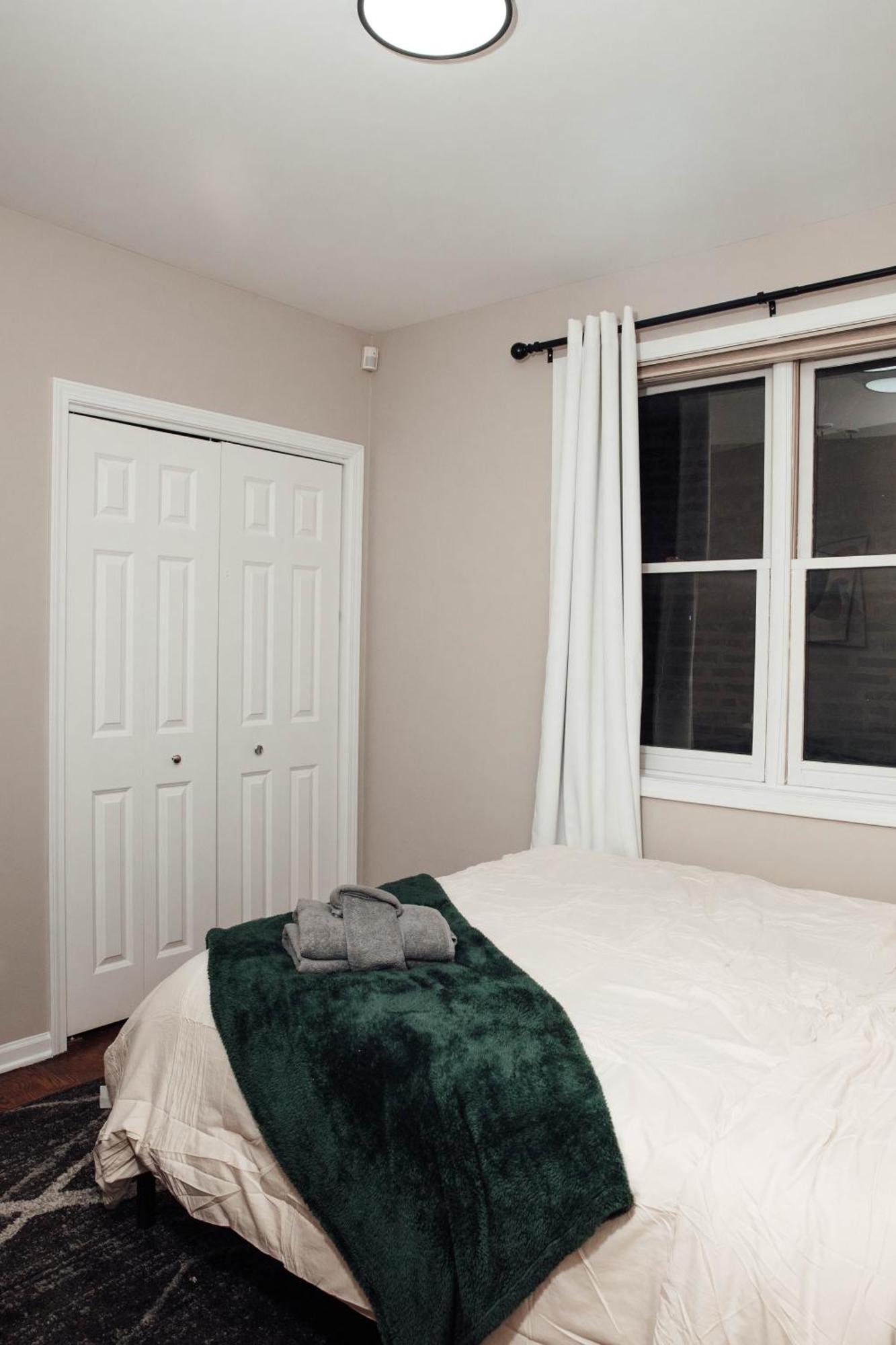 Apartment Modern & Spacious By Northwestern Hospital Bronzeville