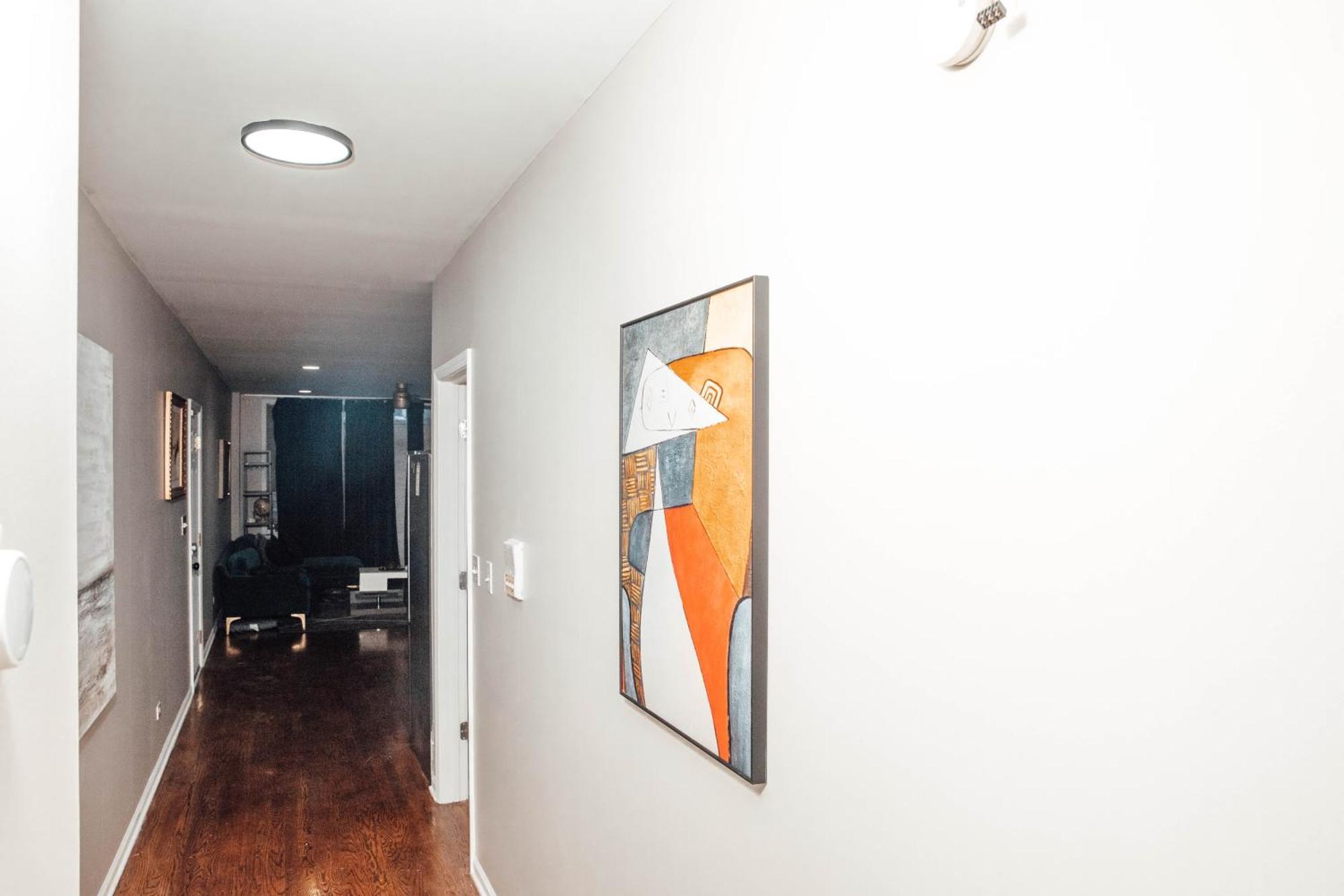 Modern & Spacious By Northwestern Hospital Bronzeville