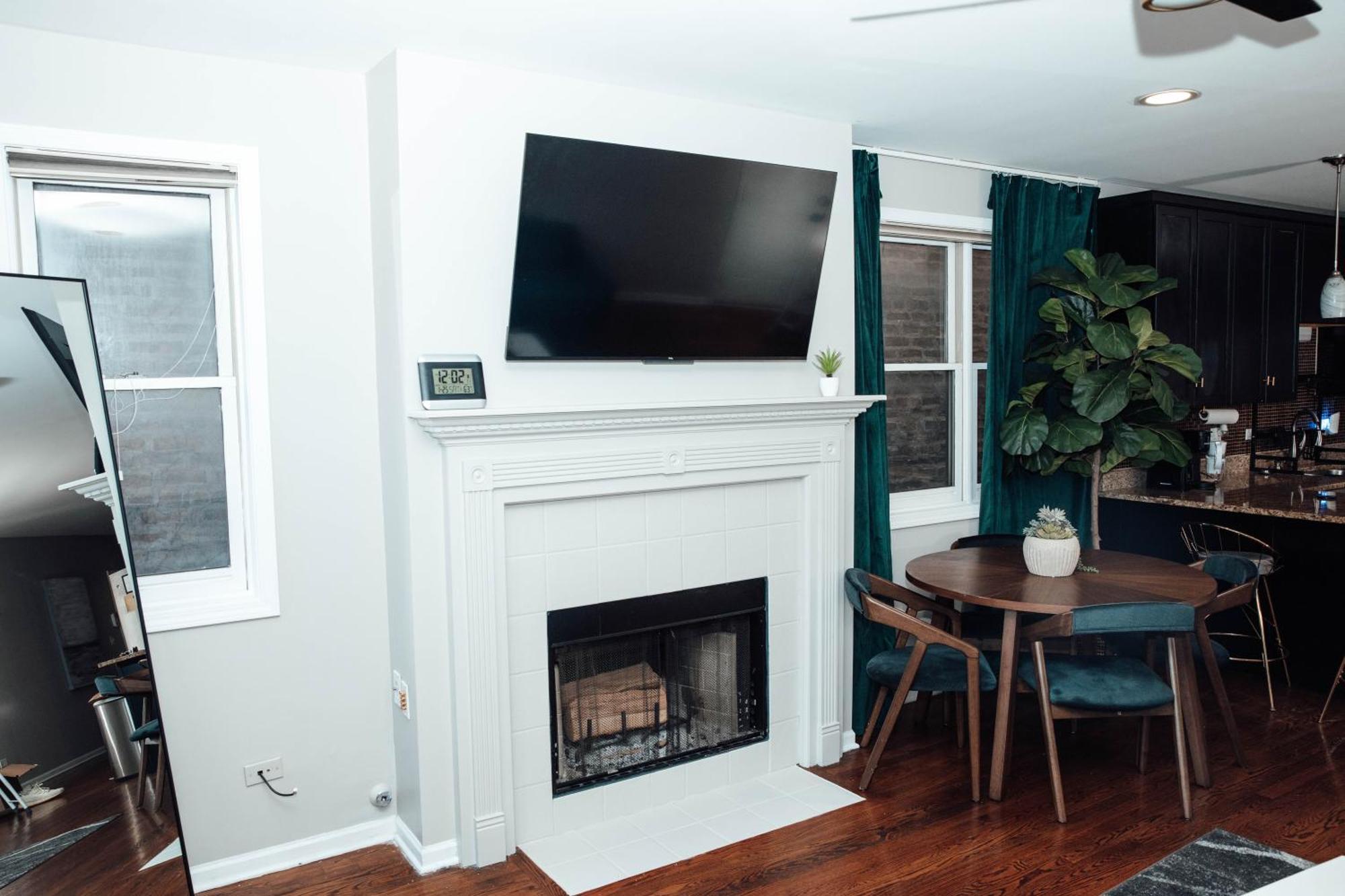 Modern & Spacious By Northwestern Hospital Bronzeville * Chicago