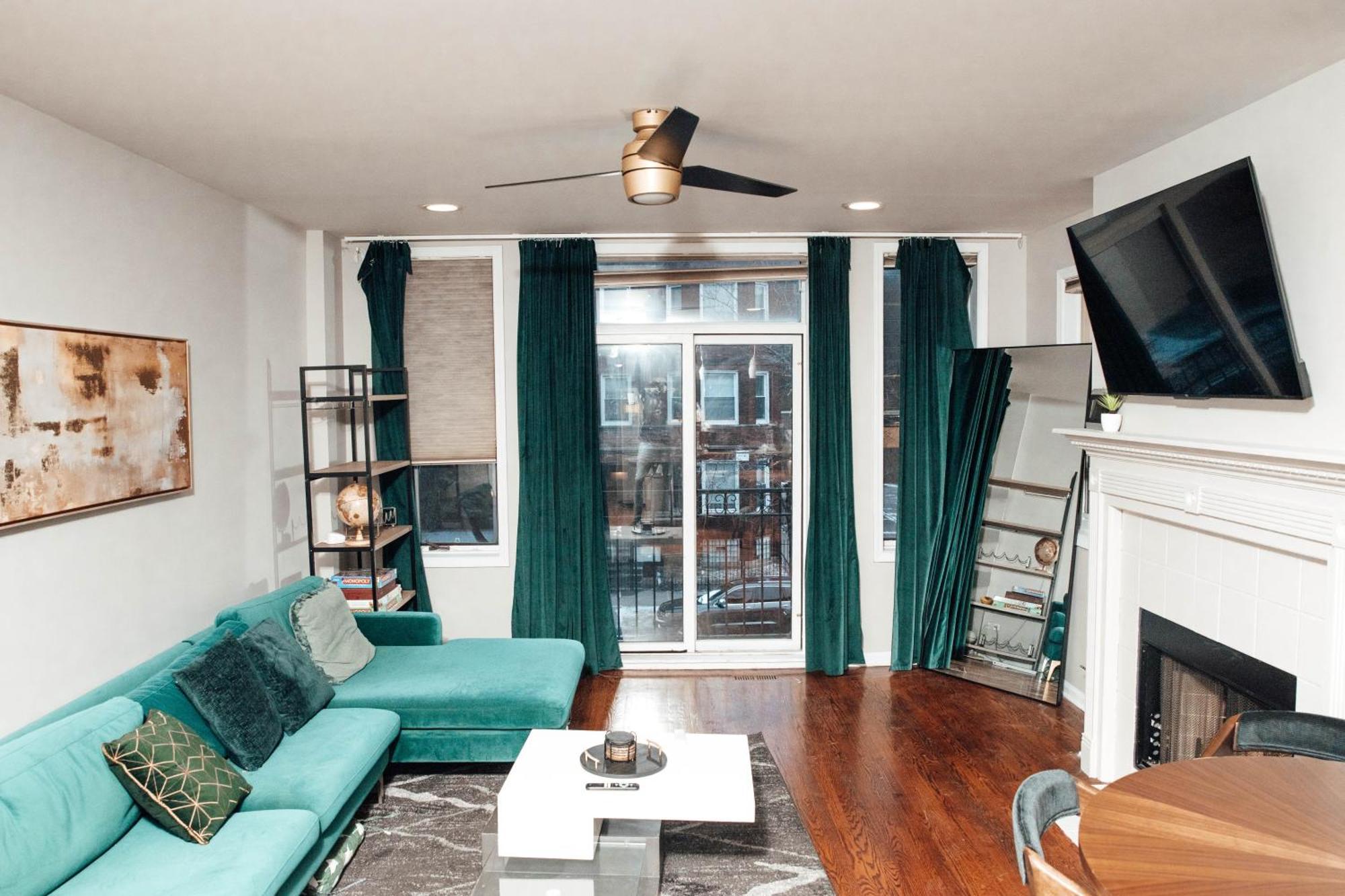 Modern & Spacious By Northwestern Hospital Bronzeville Chicago