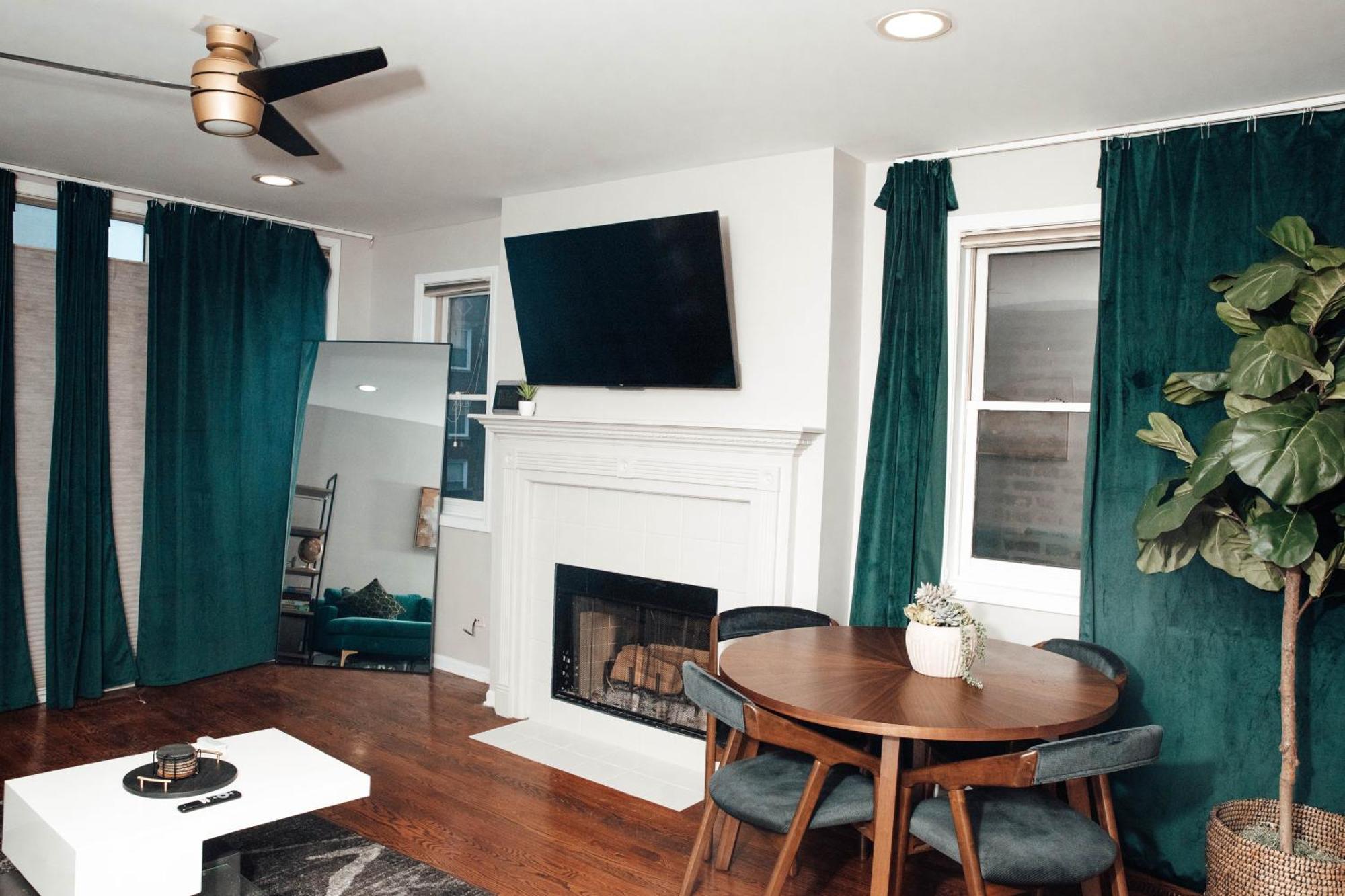 Modern & Spacious By Northwestern Hospital Bronzeville Apartment