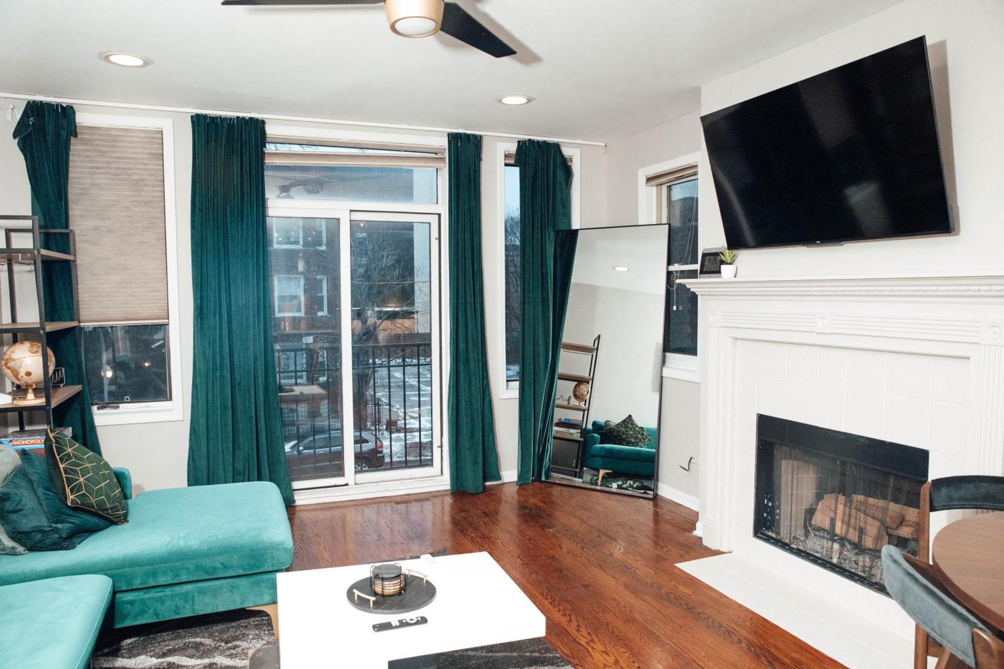 Modern & Spacious By Northwestern Hospital Bronzeville * Chicago