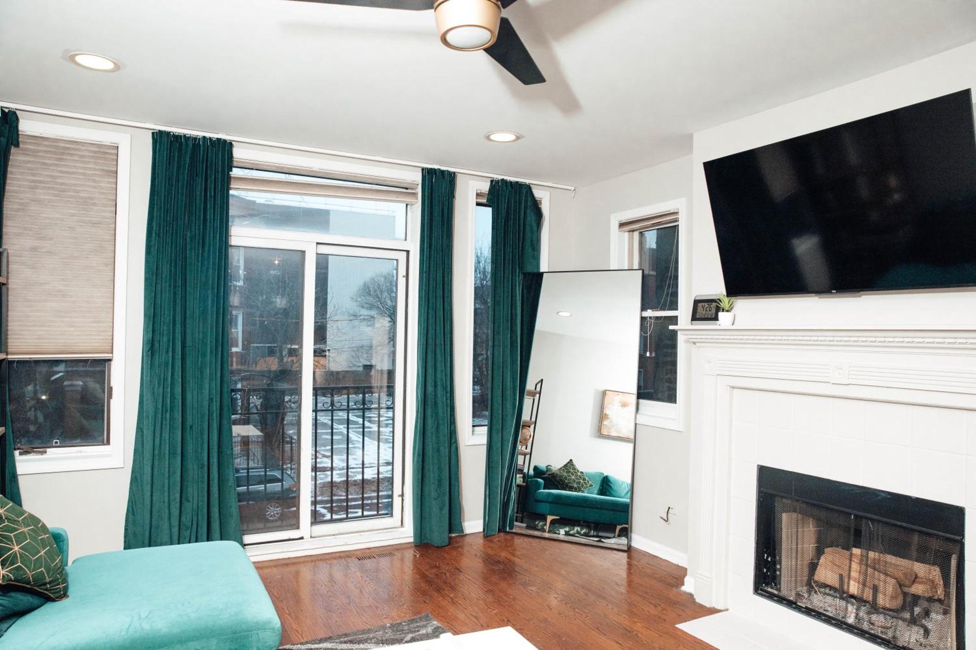 Modern & Spacious By Northwestern Hospital Bronzeville Chicago