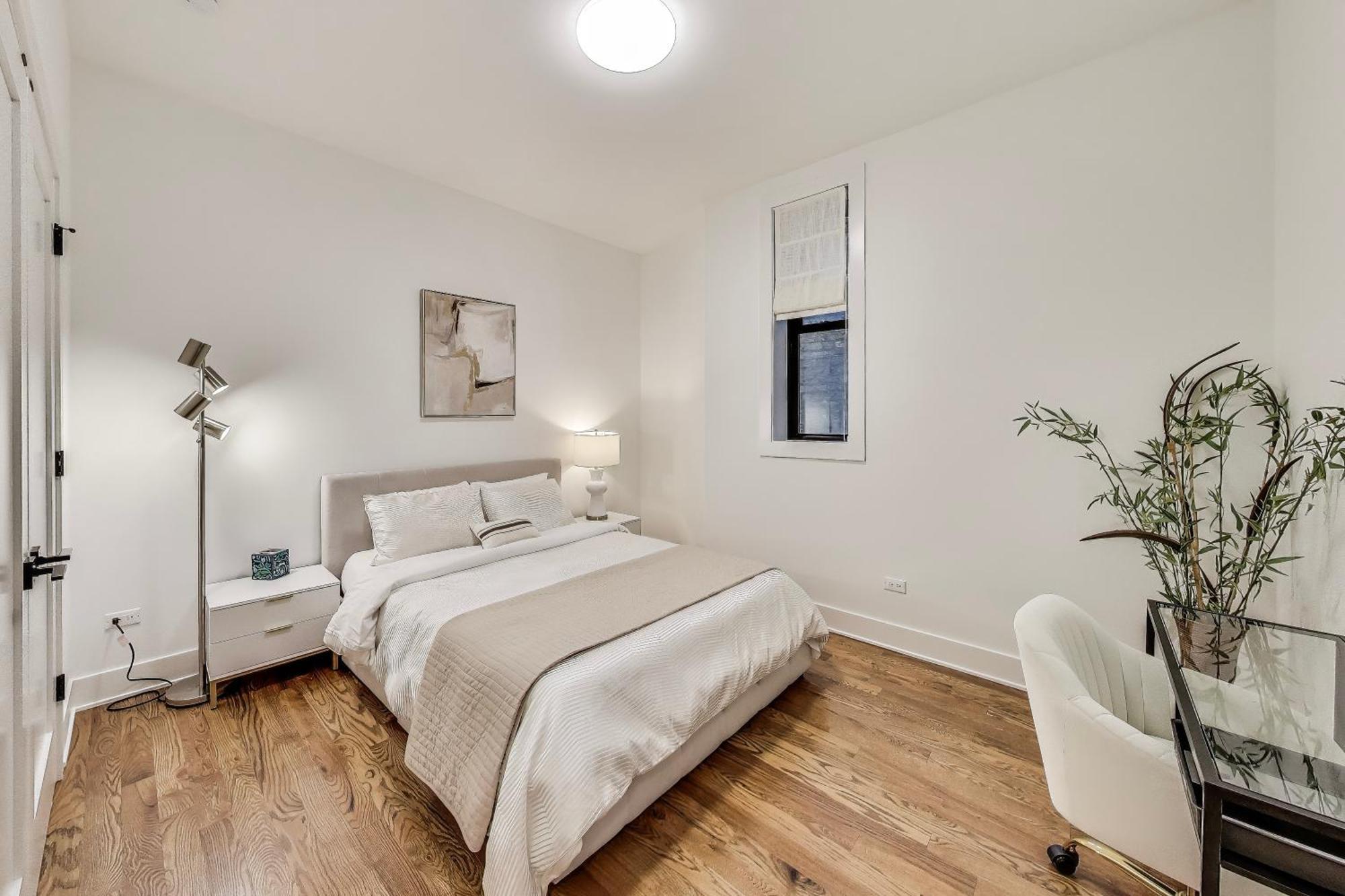 Luxurious Lincoln Park With Gourmet Kitchen