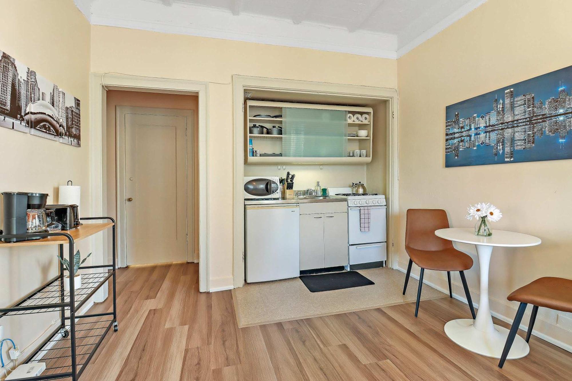 Charming Space - Sp 1400 * Chicago