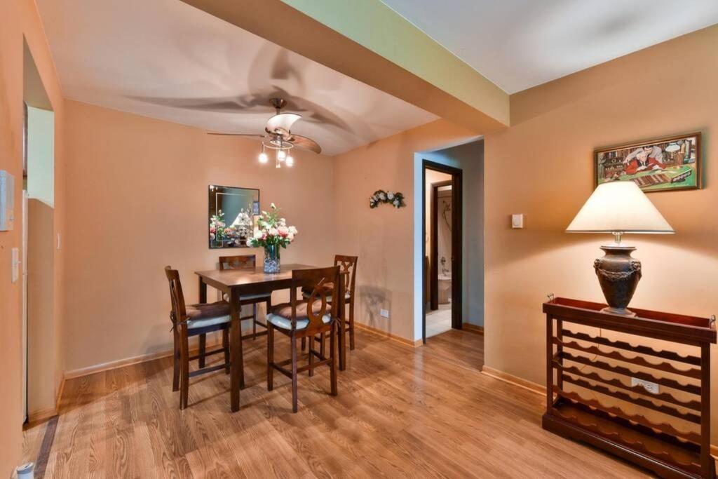 Entire With Complete Privacy Near O'hare Apartment *