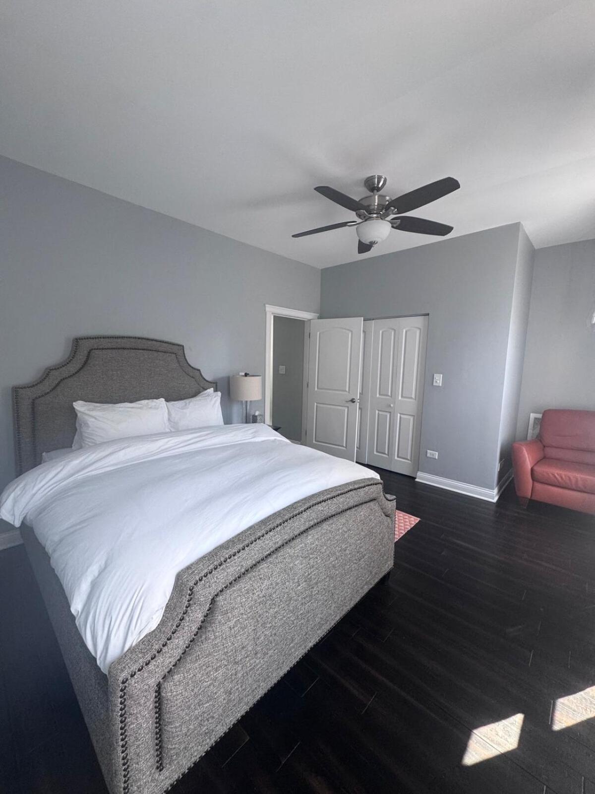 Luxe Hyde Park Gray Stone Near Uofc Apartment *