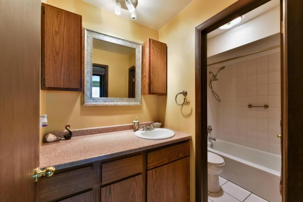 Apartment Entire With Complete Privacy Near O'hare