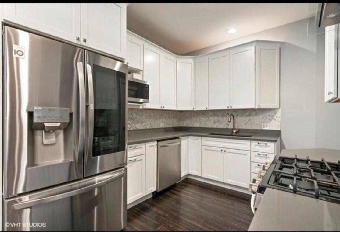 Luxe Hyde Park Gray Stone Near Uofc